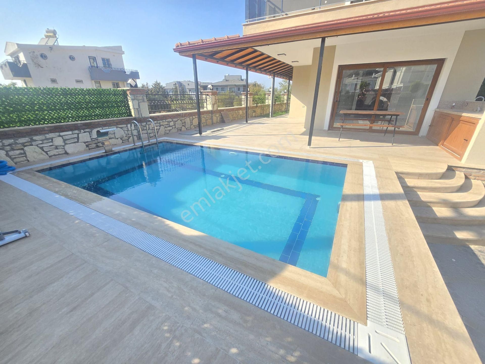 Davutlar'da 4+1 Özel Havuzlu Tek Müstakil Villa - Görsel 4