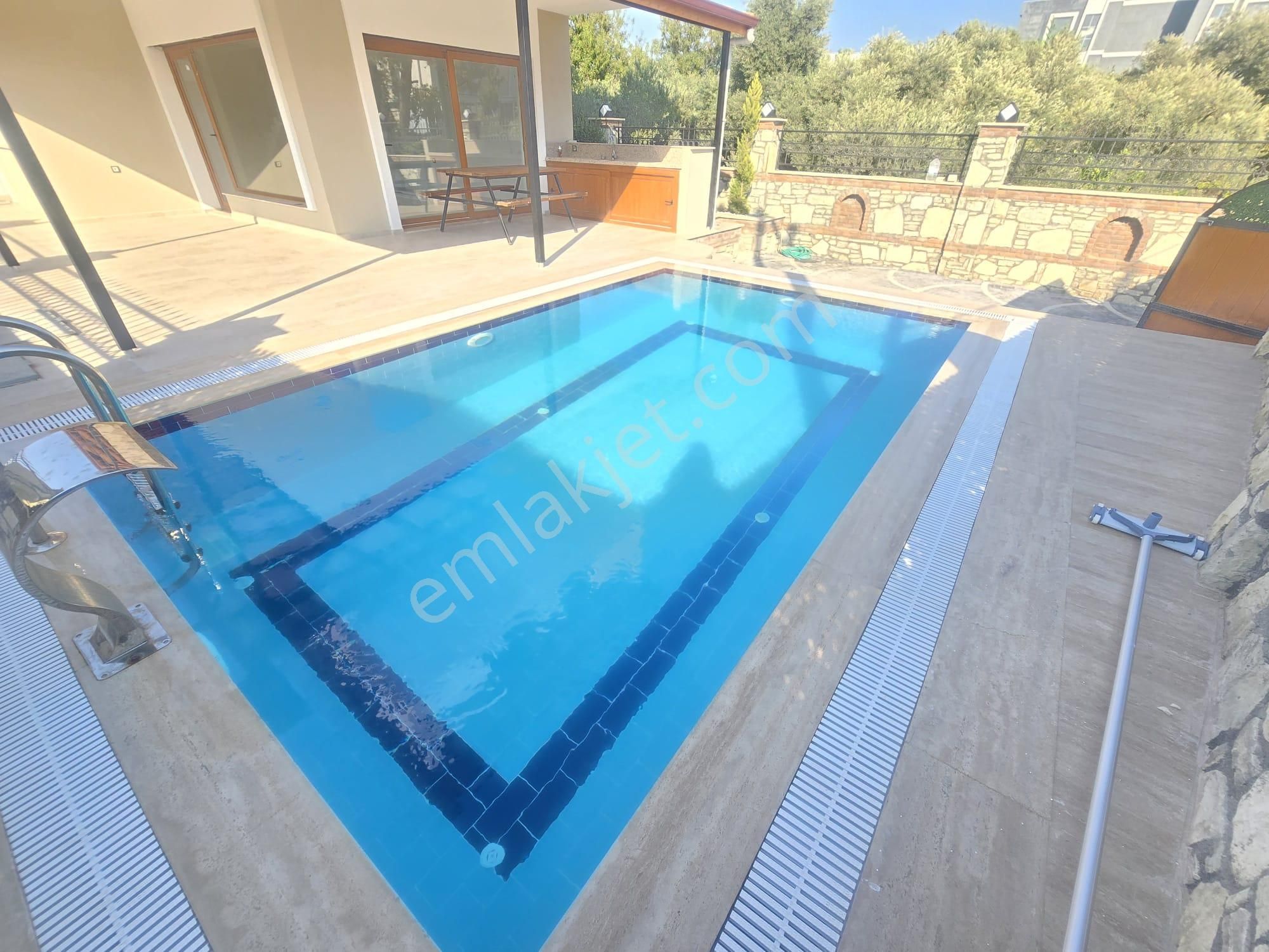 Davutlar'da 4+1 Özel Havuzlu Tek Müstakil Villa - Görsel 3