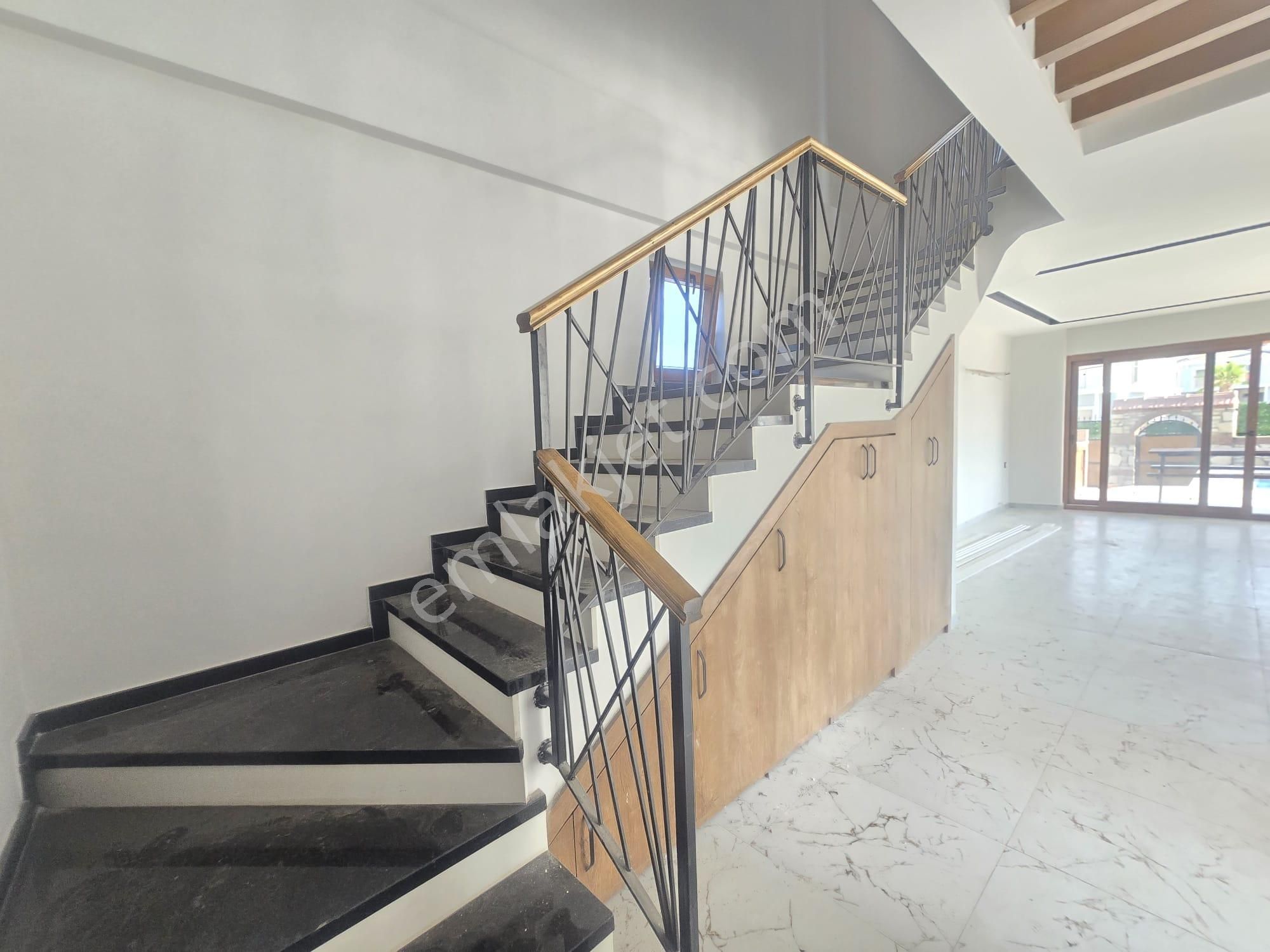 Davutlar'da 4+1 Özel Havuzlu Tek Müstakil Villa - Görsel 18