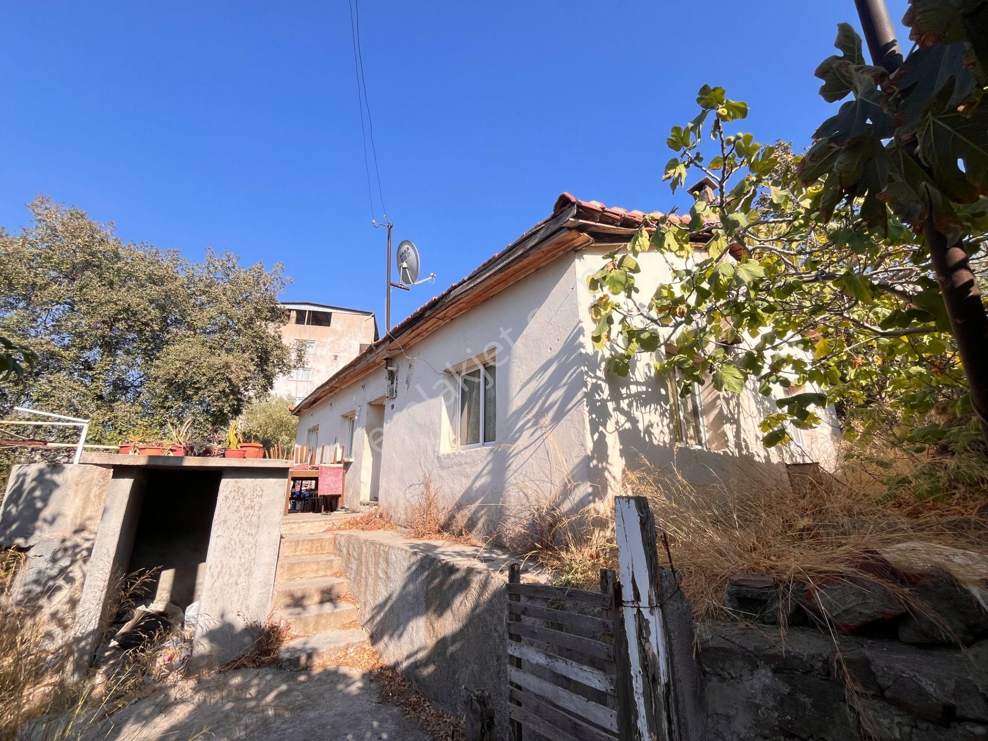 Bayraklı Emek Mahallesinde 241 M2 Arsa İçi Satılık Müstakil Ev - Görsel 25