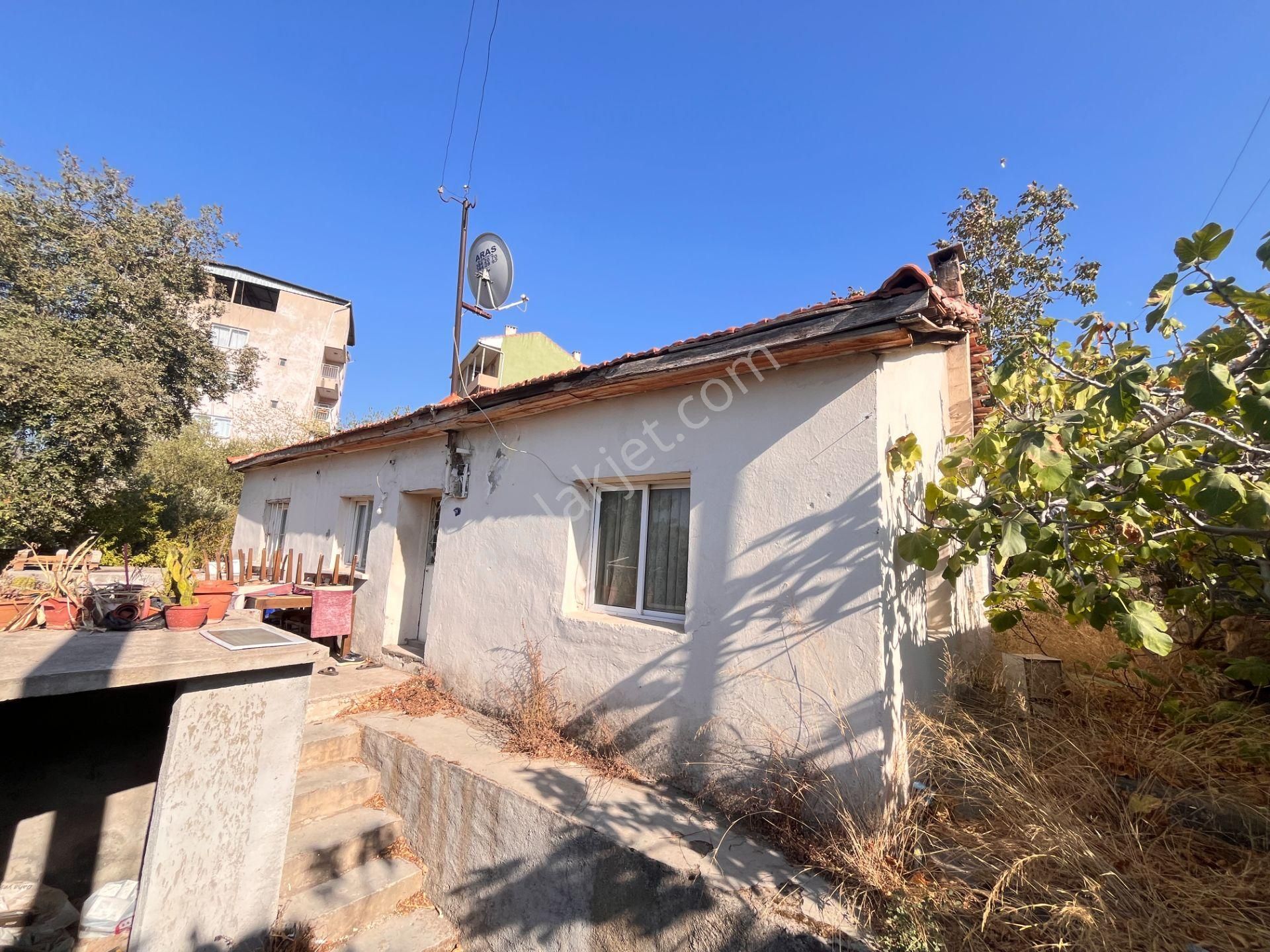 Bayraklı Emek Mahallesinde 241 M2 Arsa İçi Satılık Müstakil Ev - Görsel 31