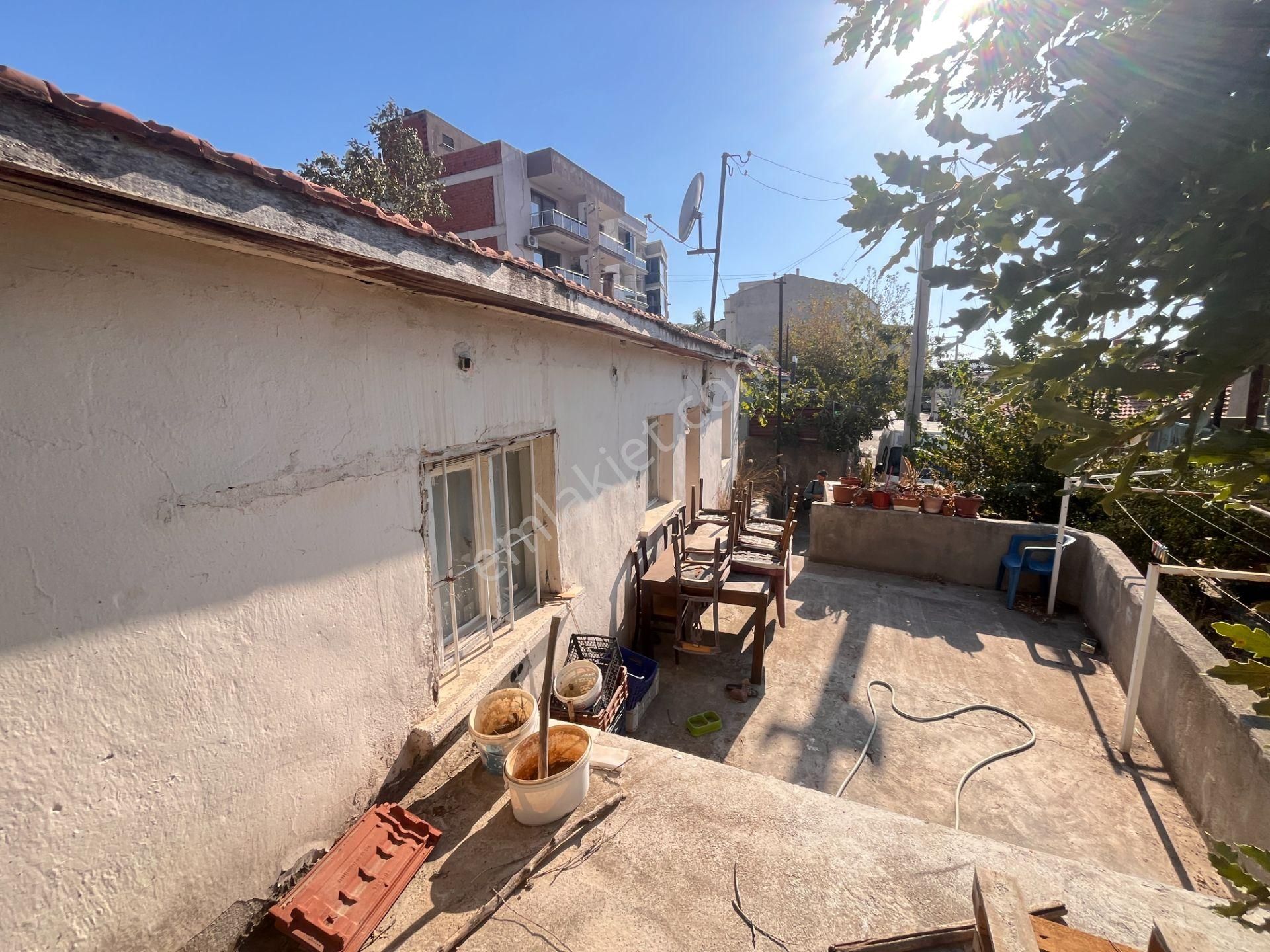 Bayraklı Emek Mahallesinde 241 M2 Arsa İçi Satılık Müstakil Ev - Görsel 39