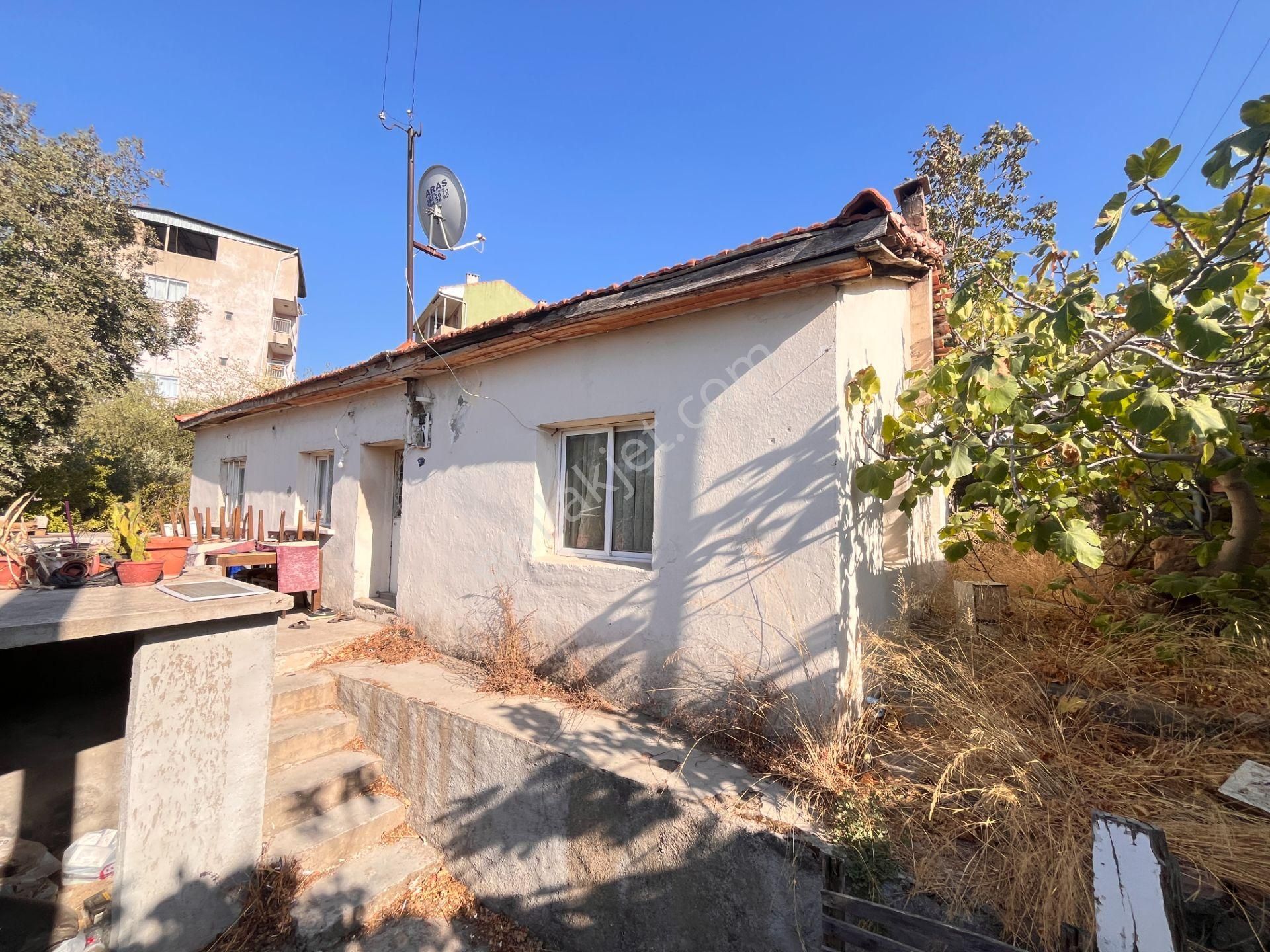 Bayraklı Emek Mahallesinde 241 M2 Arsa İçi Satılık Müstakil Ev - Görsel 29