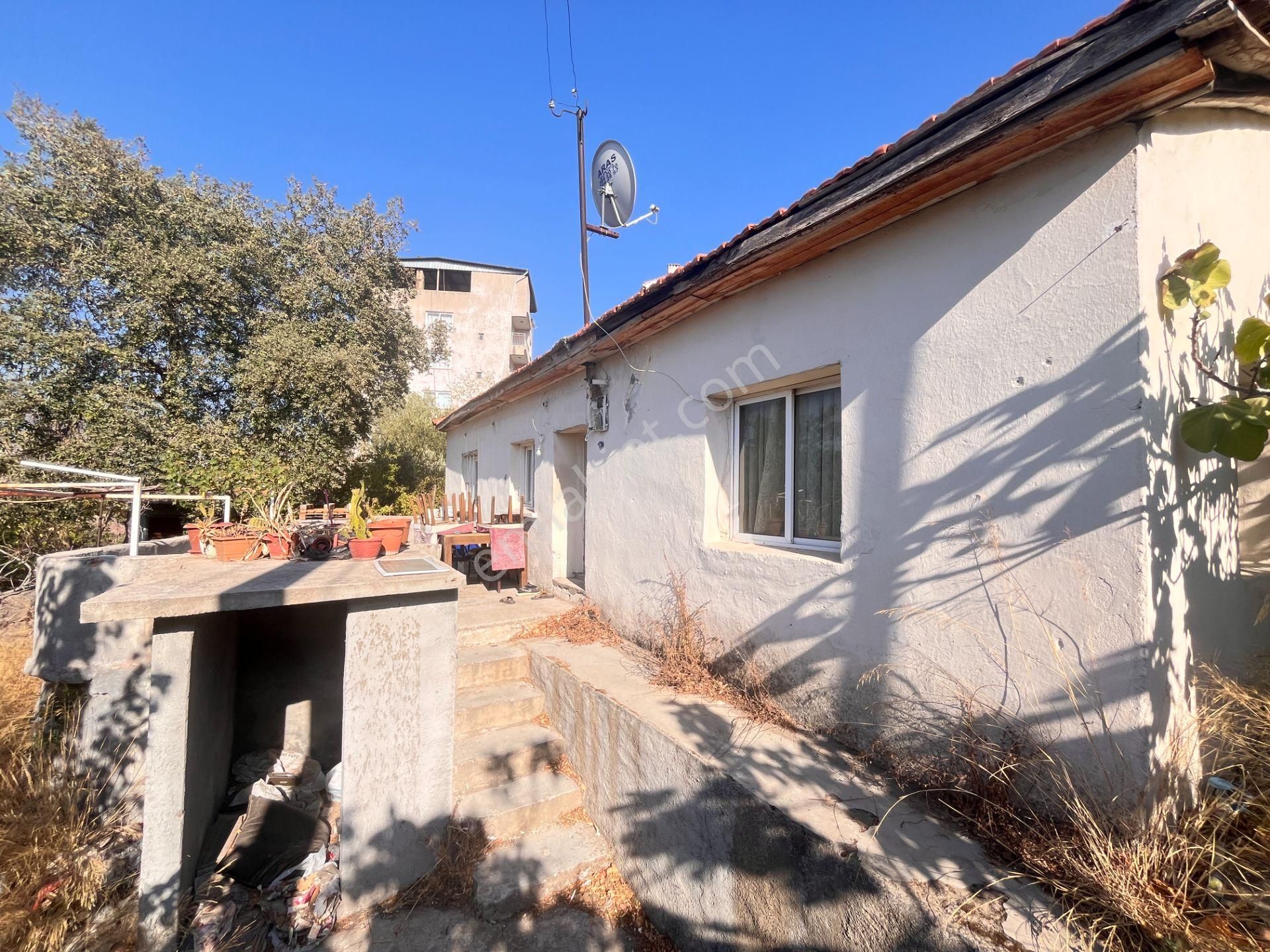 Bayraklı Emek Mahallesinde 241 M2 Arsa İçi Satılık Müstakil Ev - Görsel 35