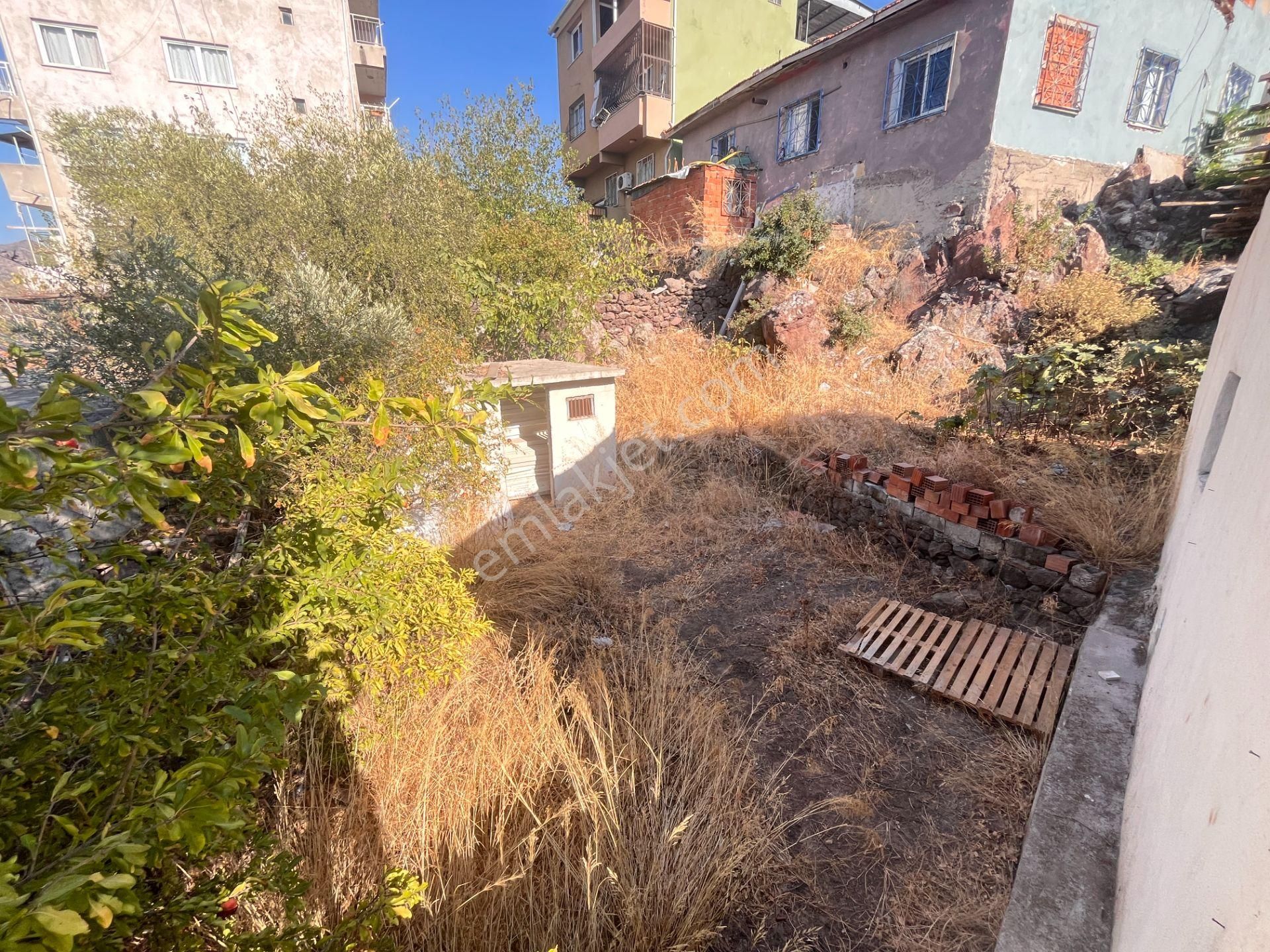 Bayraklı Emek Mahallesinde 241 M2 Arsa İçi Satılık Müstakil Ev - Görsel 37