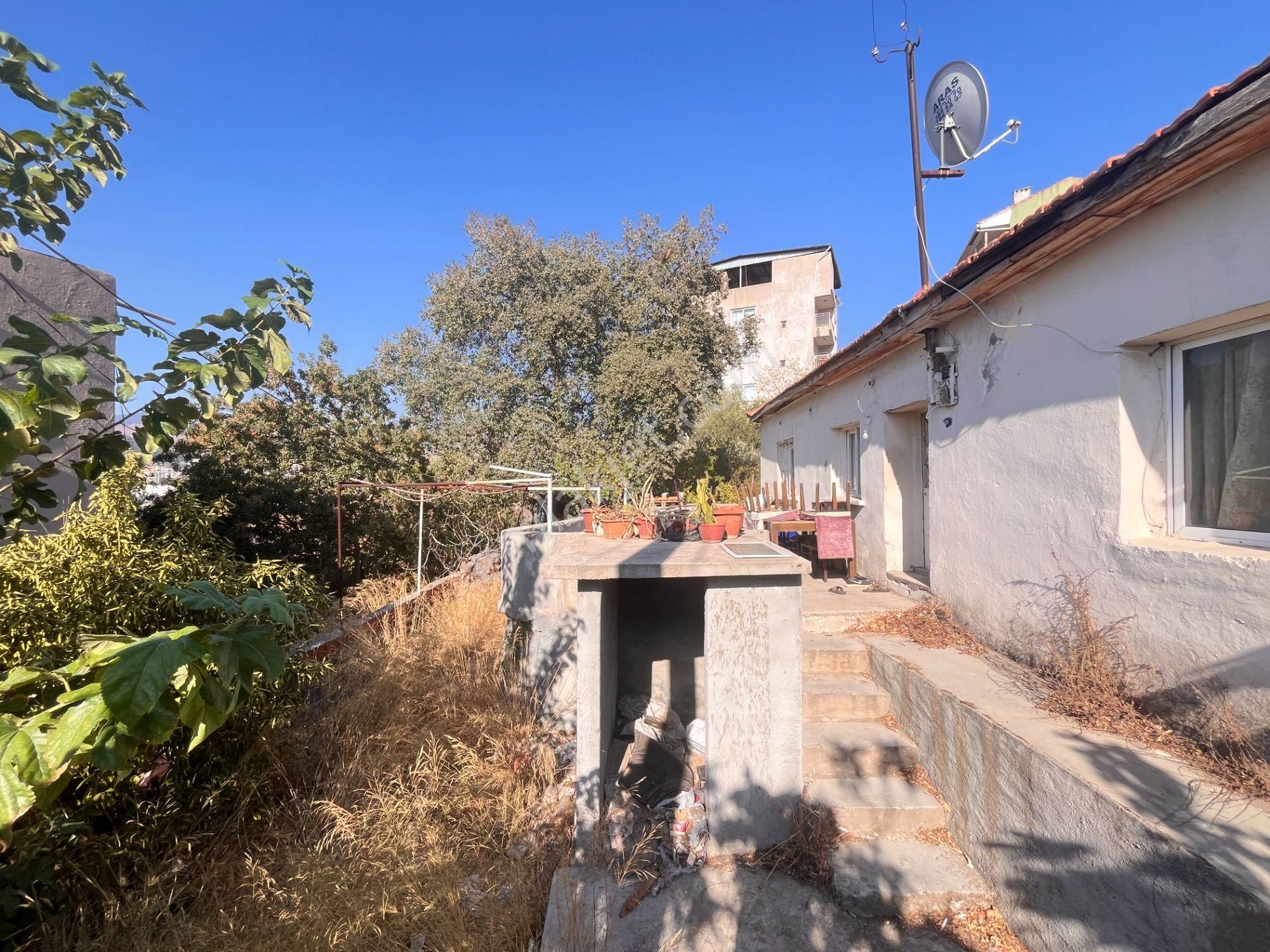 Bayraklı Emek Mahallesinde 241 M2 Arsa İçi Satılık Müstakil Ev - Görsel 32