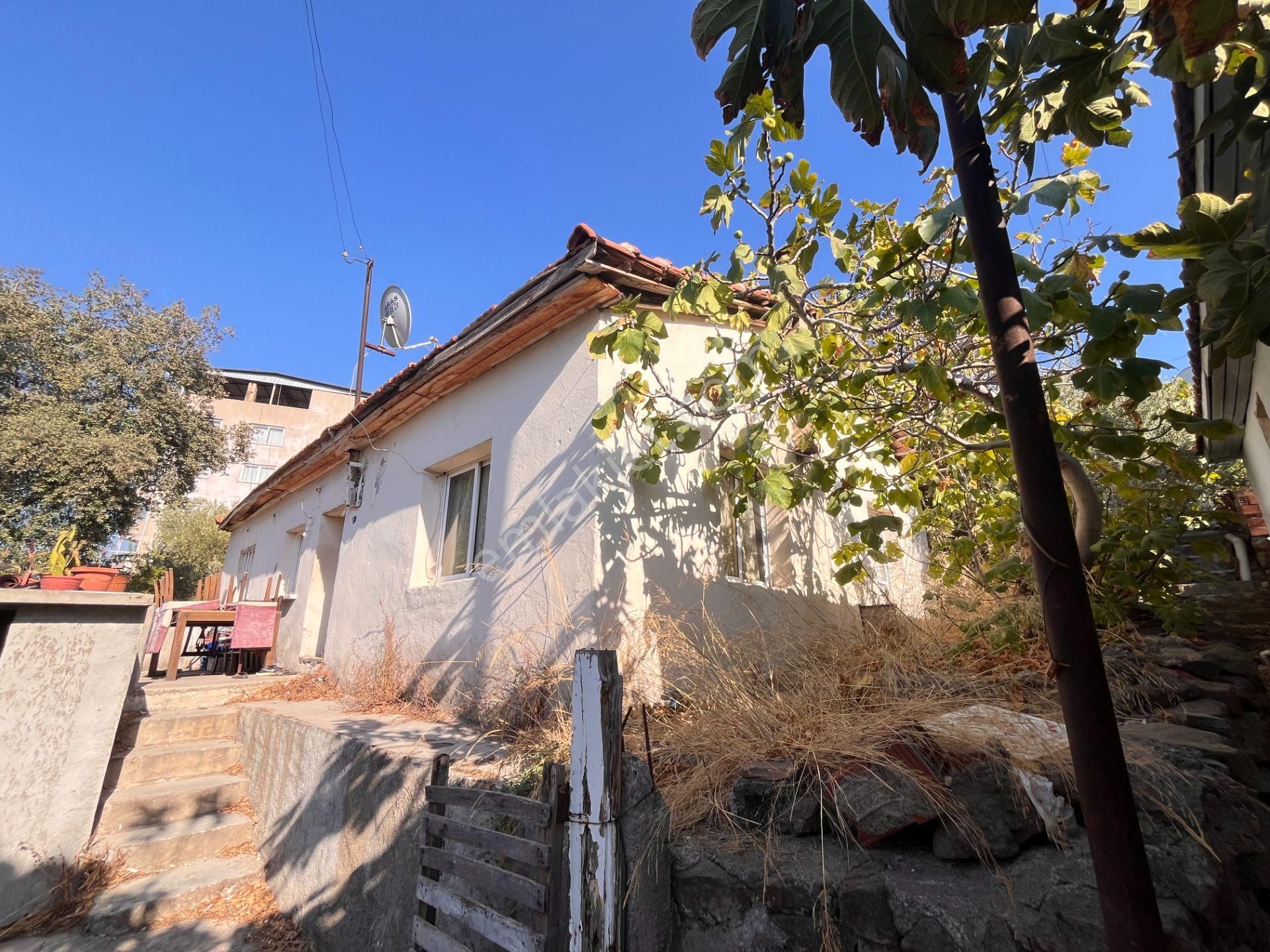 Bayraklı Emek Mahallesinde 241 M2 Arsa İçi Satılık Müstakil Ev - Görsel 27