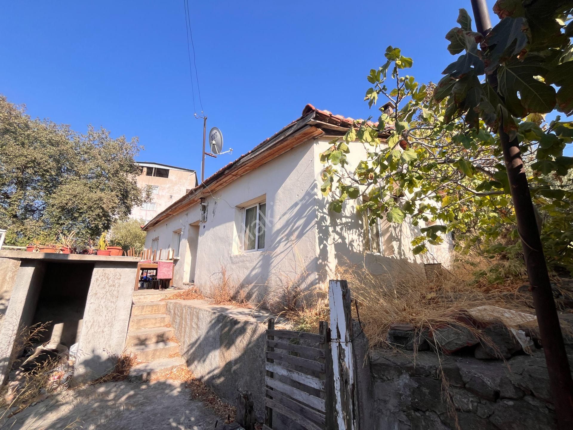 Bayraklı Emek Mahallesinde 241 M2 Arsa İçi Satılık Müstakil Ev - Görsel 26