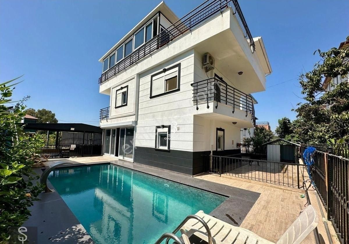 Alanya Konaklı'da Müstakil Yeni Yapılı 4+1 Havuzlu Villa