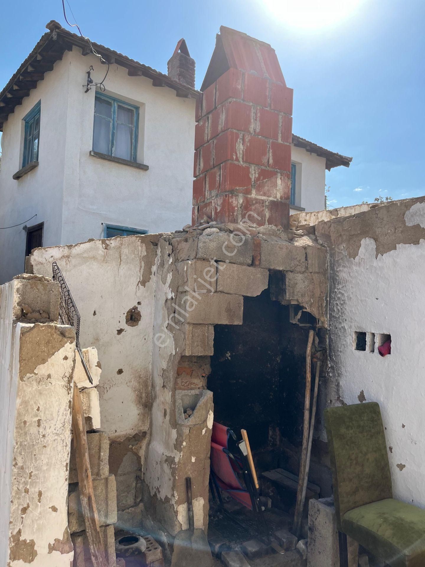 Golden Globy, Havran-küçükdere'de Acil Satılık 181 M2 Avlulu Kerpiç Ev - Görsel 5