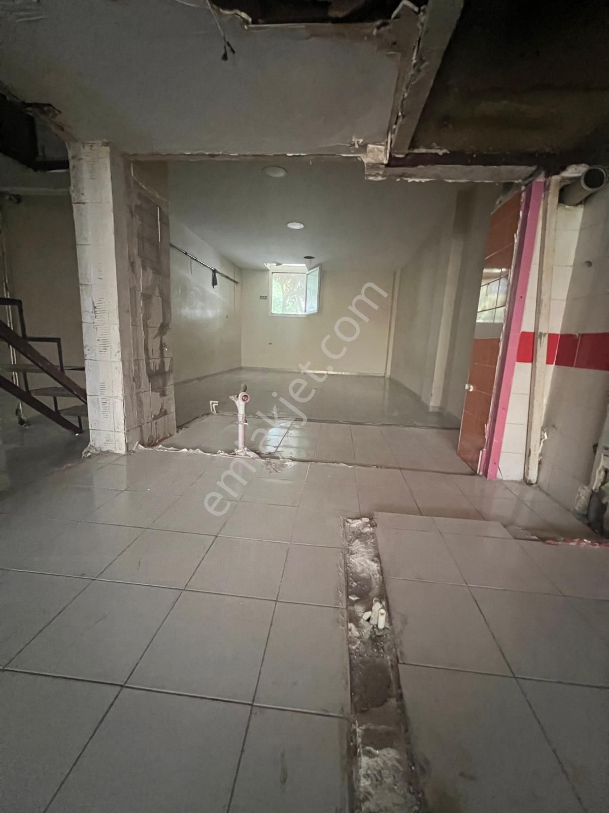 Bakırköy Kartaltepe Filiz Sk 135m2 Satılık Depolu Boş Dükkan - Görsel 6