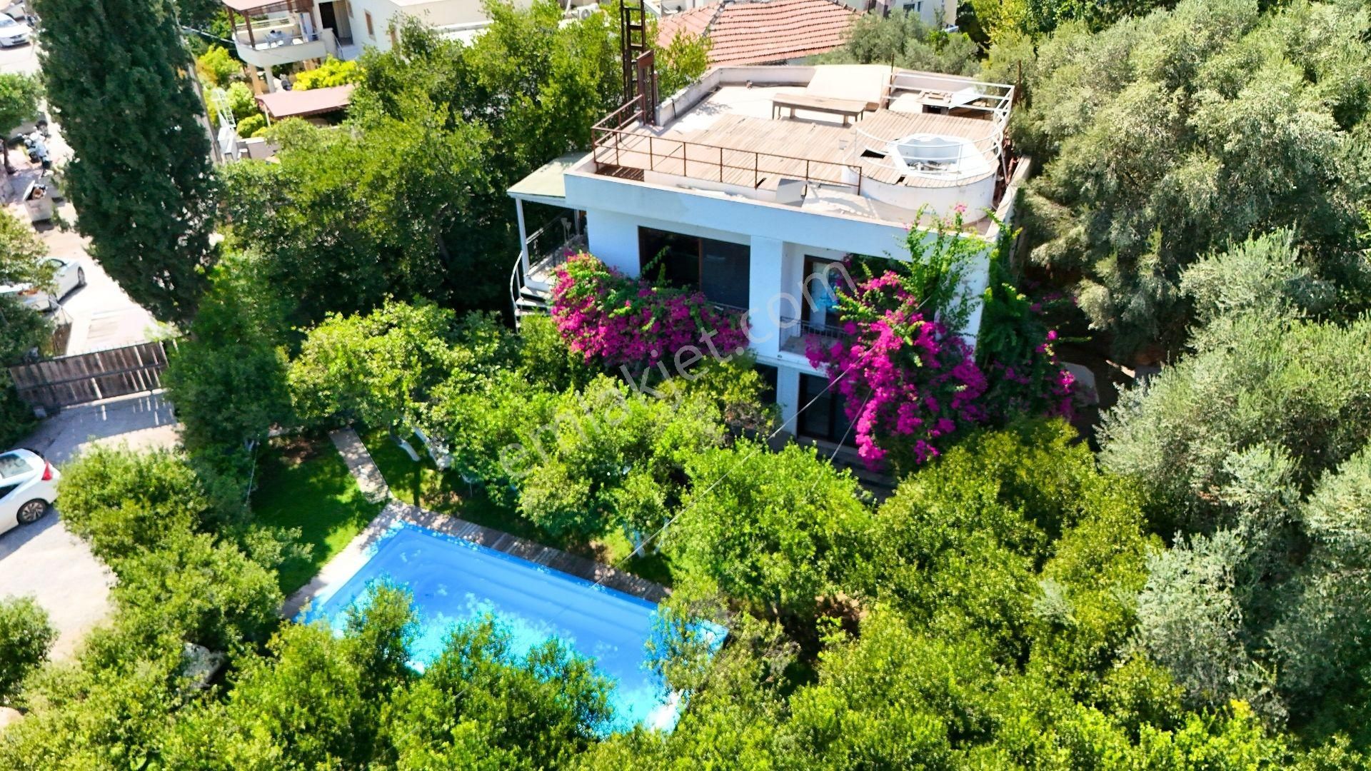 Bitez'de Denize Yürüme Mesafesinde 5 Bağımsız Bölümlü Özel Mülk