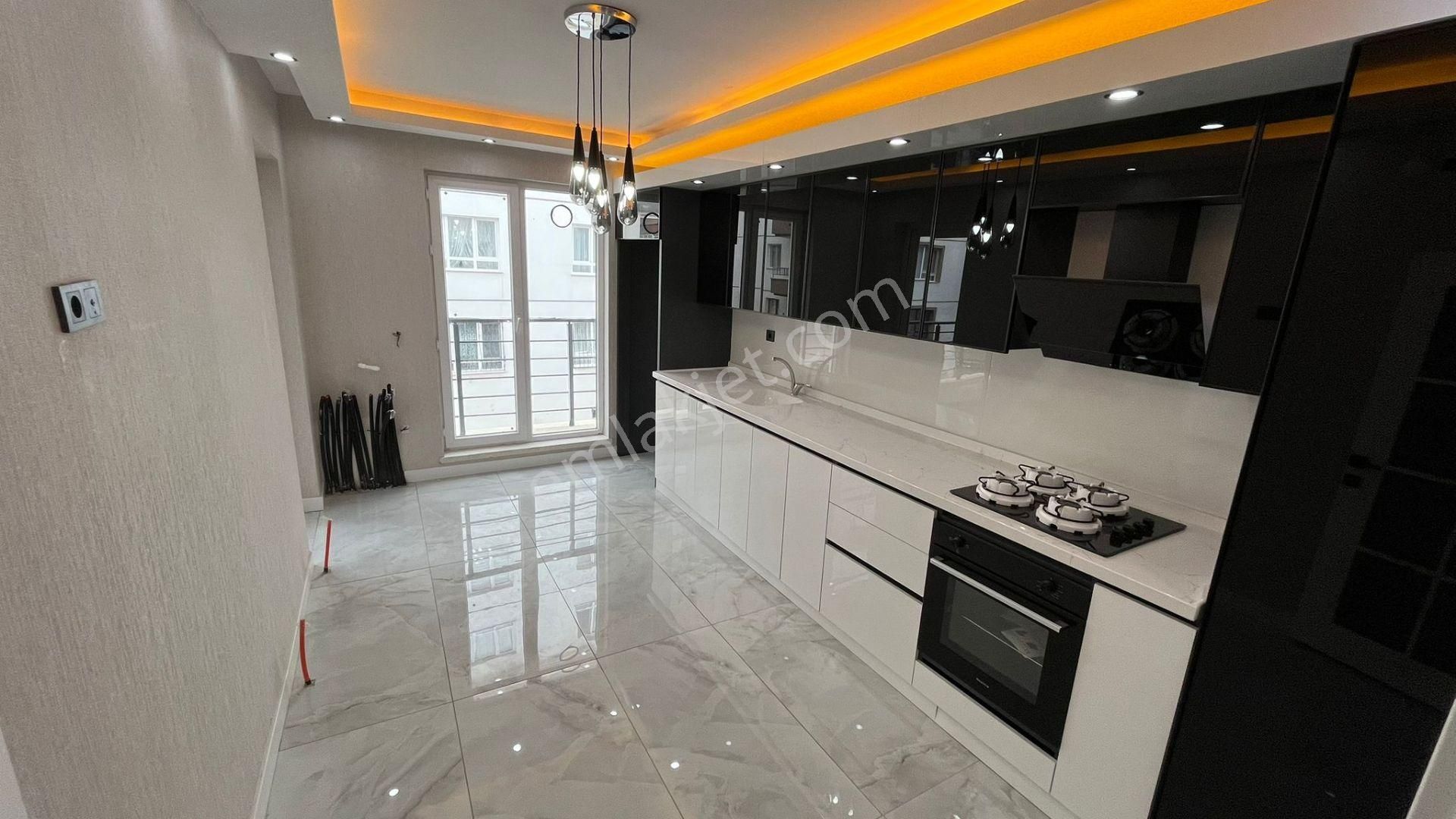 Keçiören'de Katta Ebeyn+teras Balkonlu Ultra Lüx Yapılı 3+1 Daire - Görsel 24