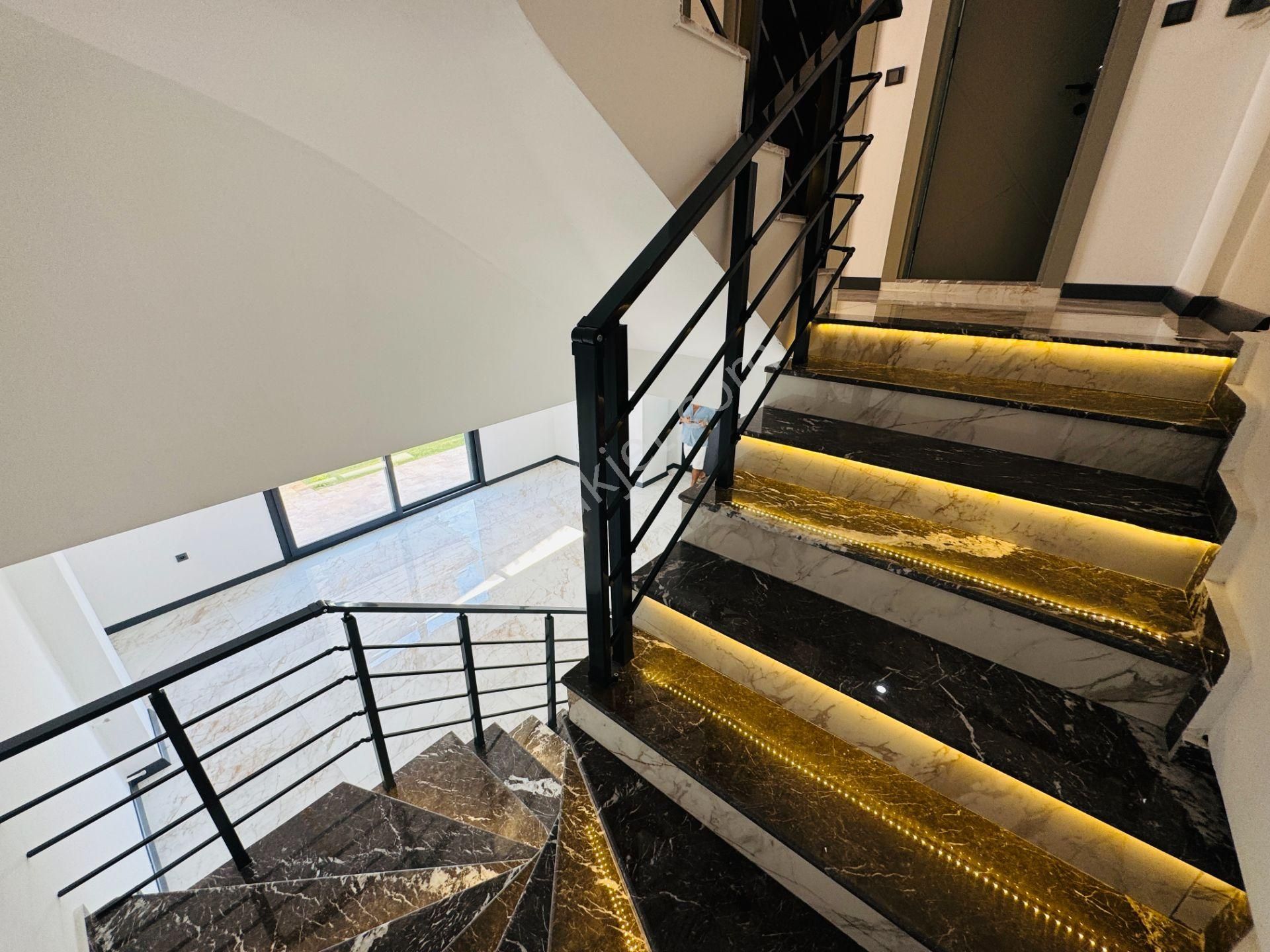 Didim Hisar Mah. Köşe Konumda Deniz Ve Doğa Manzaralı 3+1 Villa - Görsel 16