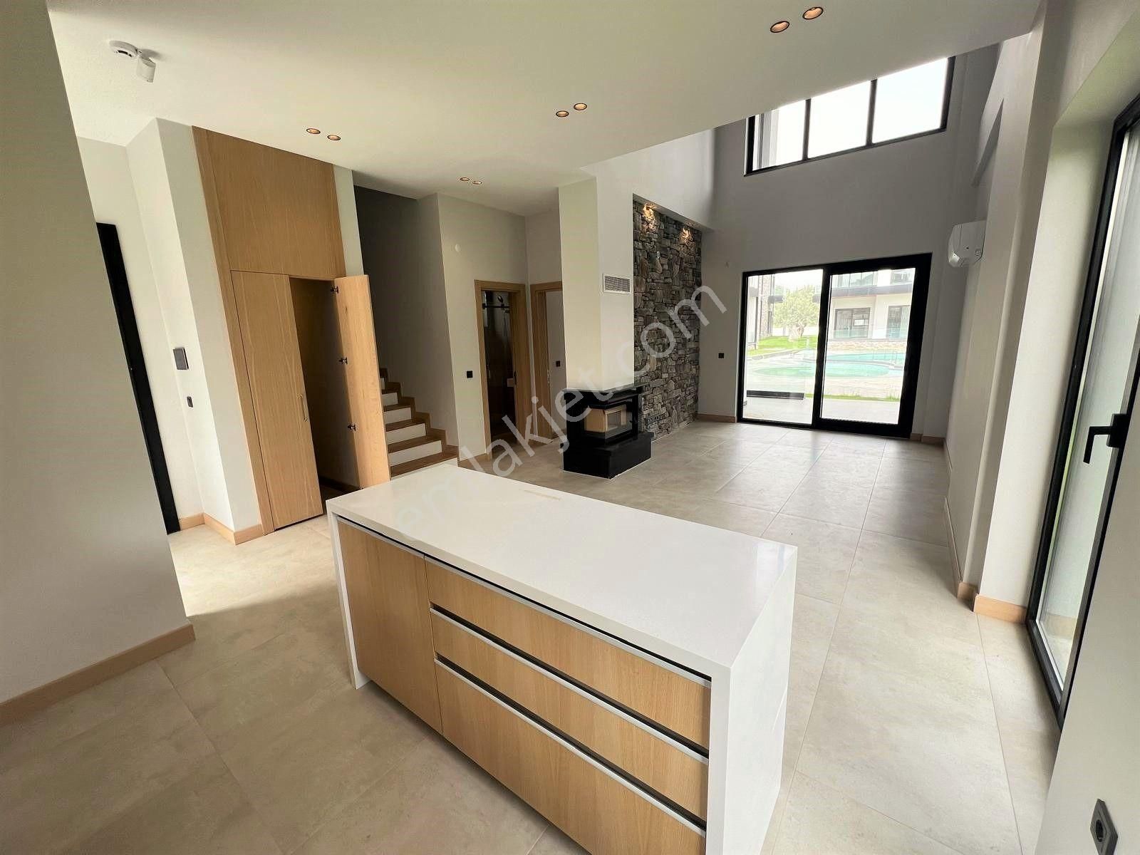 Akçay Aras Emlaktan Gürede Havuzlu Site İçi Müstakil Villalar - Görsel 15