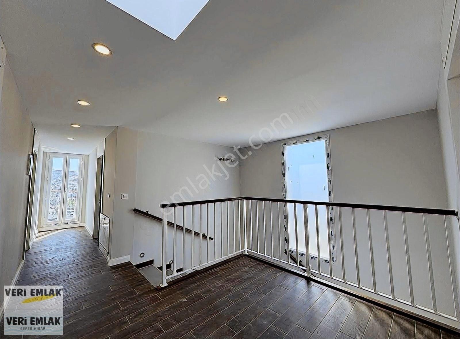 Urla Bademlerde 7+1 300m2 Asansörlü Satılık Tripleks Villa - Görsel 8