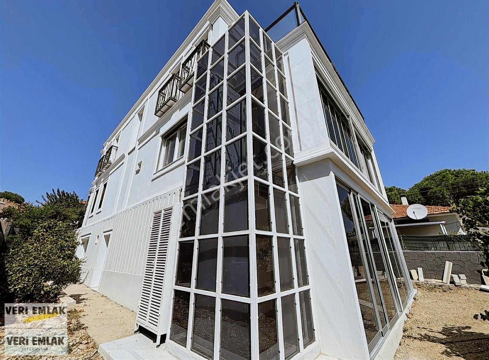 Urla Bademlerde 7+1 300m2 Asansörlü Satılık Tripleks Villa - Görsel 13