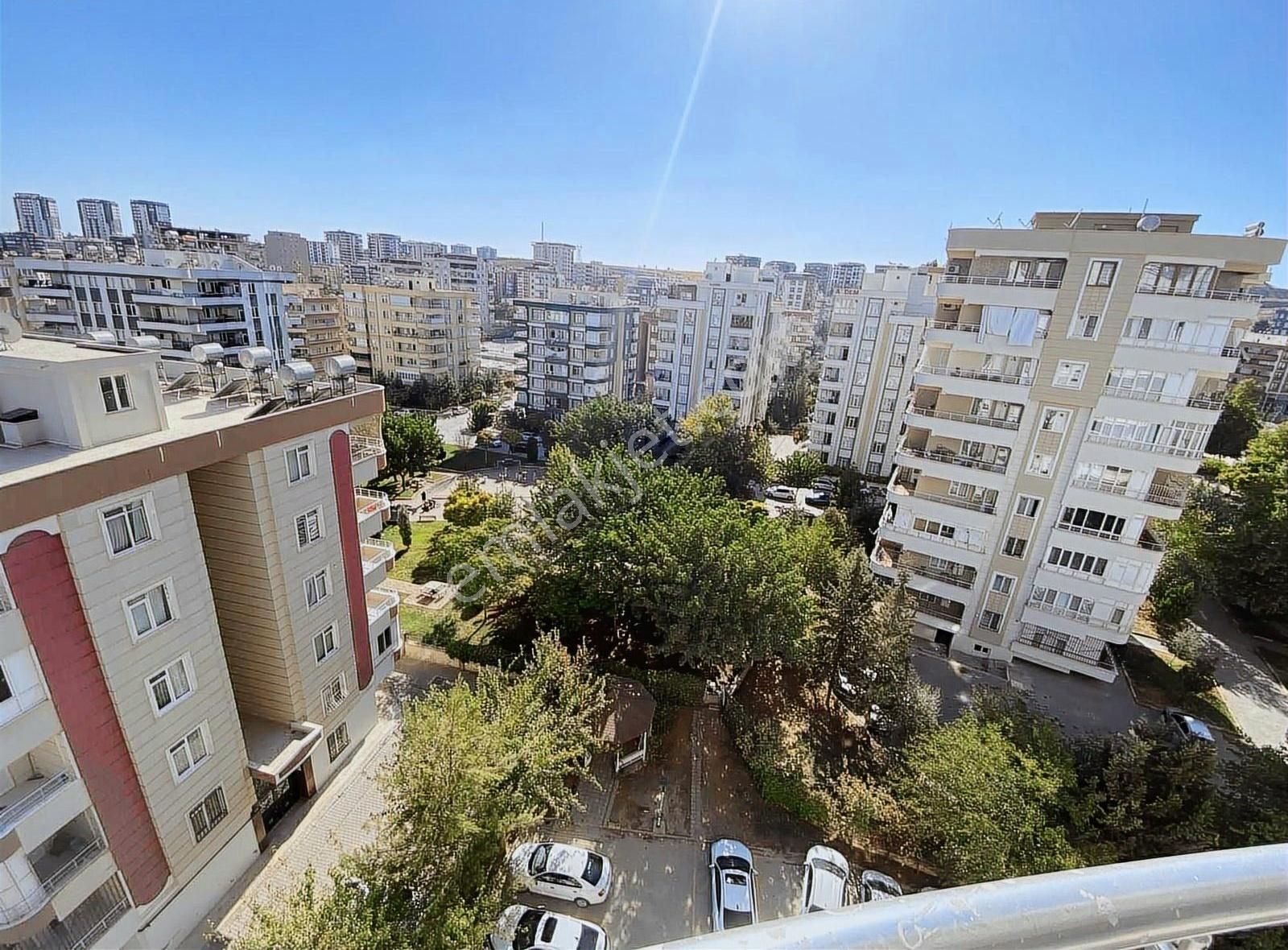 Cadde 17 Emlaktan Satılık 4+1 Merkezi Konumda Daire Fırsatı - Görsel 14