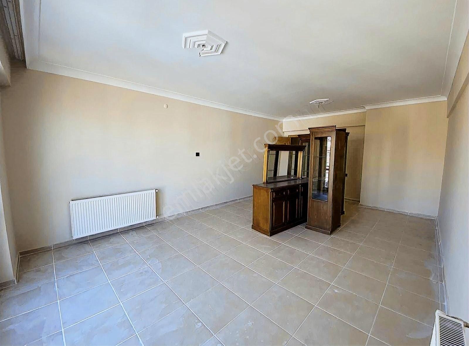 Cadde 17 Emlaktan Satılık 4+1 Merkezi Konumda Daire Fırsatı - Görsel 15