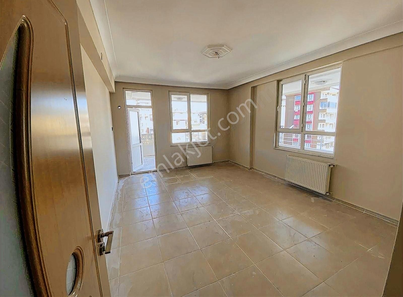 Cadde 17 Emlaktan Satılık 4+1 Merkezi Konumda Daire Fırsatı - Görsel 6