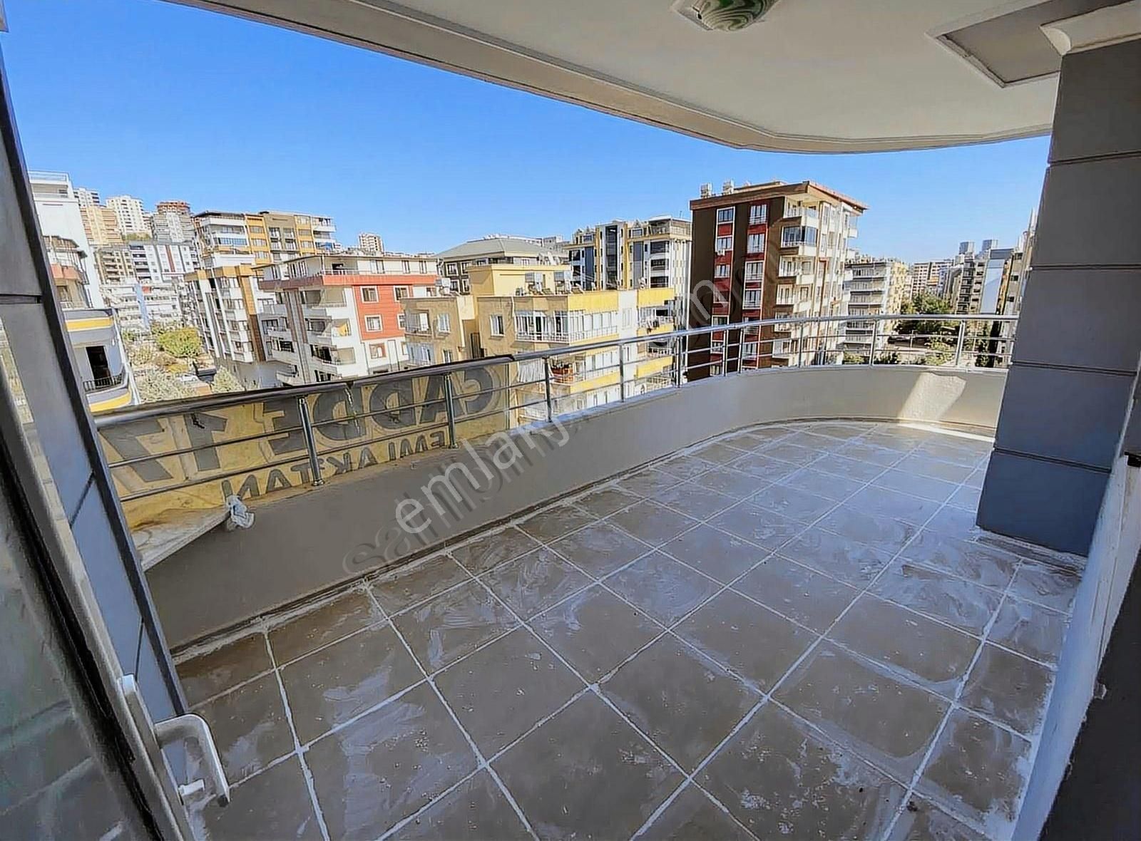 Cadde 17 Emlaktan Satılık 4+1 Merkezi Konumda Daire Fırsatı - Görsel 24