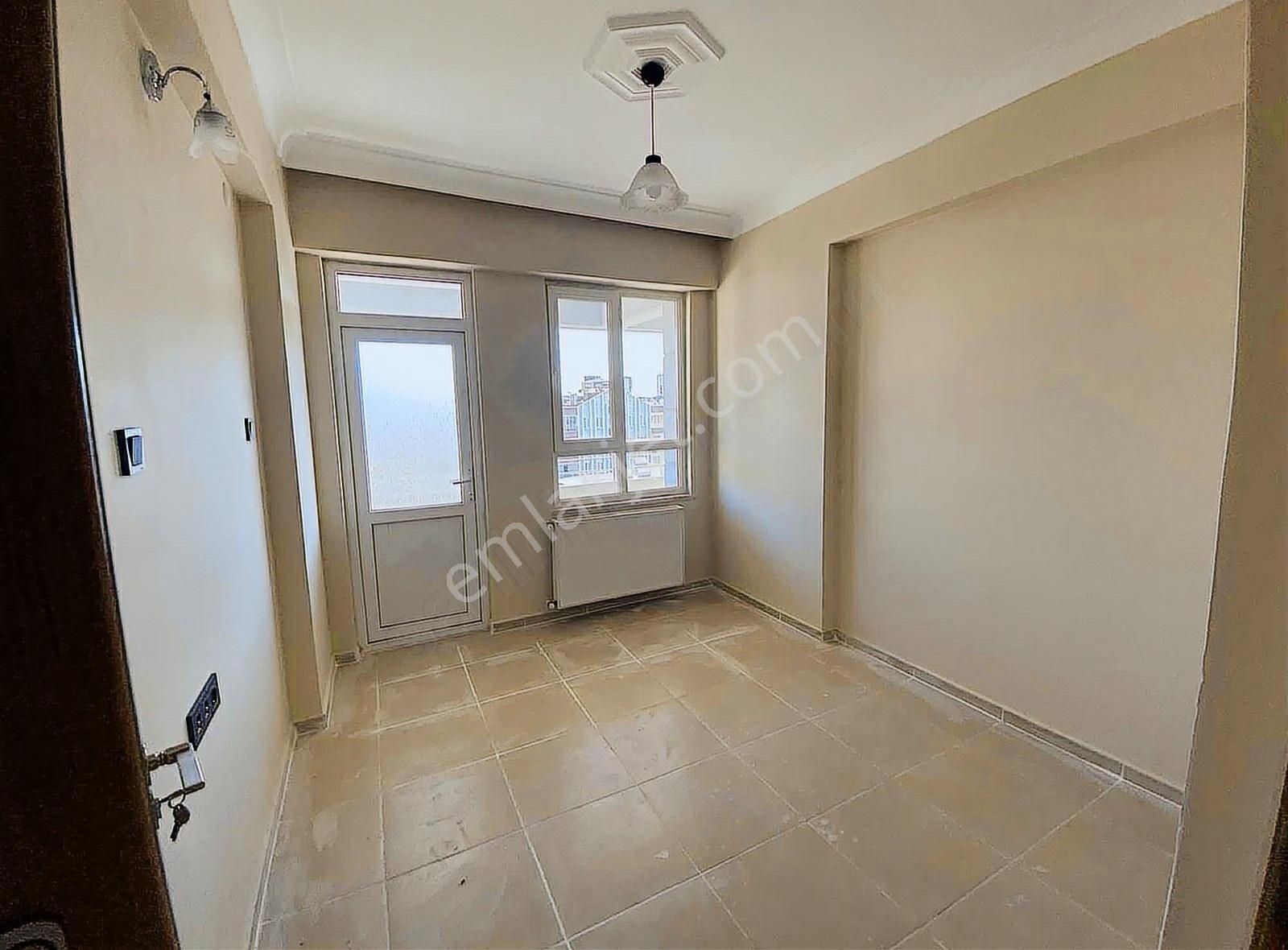 Cadde 17 Emlaktan Satılık 4+1 Merkezi Konumda Daire Fırsatı - Görsel 13