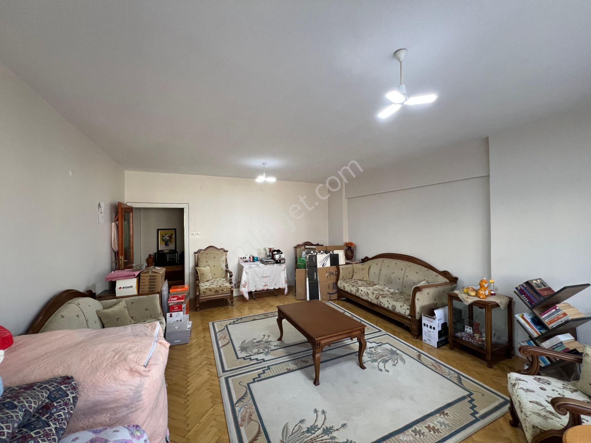 Akademi'den Cadde Üzeri Eşyalı Asansörlü Balkonlu Kiralık 3+1 Daire - Görsel 3