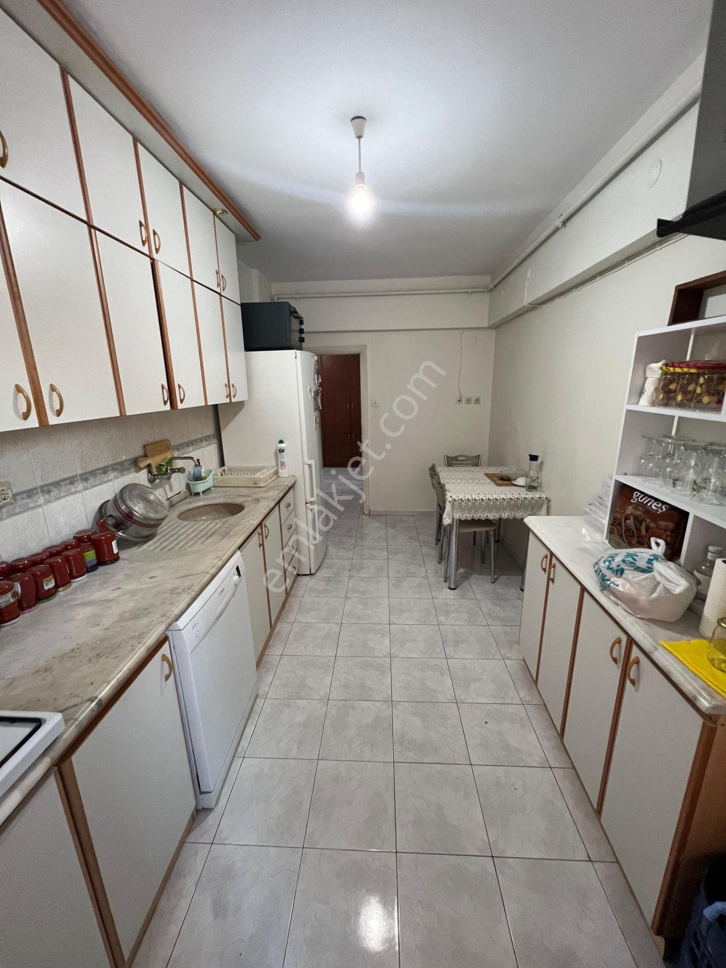 Akademi'den Cadde Üzeri Eşyalı Asansörlü Balkonlu Kiralık 3+1 Daire - Görsel 8
