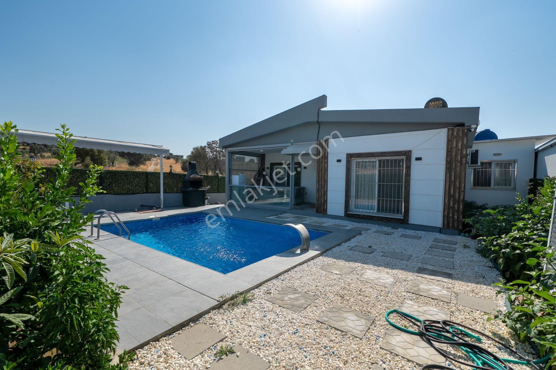 Emin'den Menderes Akçaköy'de Yüzme Havuzlu 300 M2 Kurulu Bina - Görsel 28