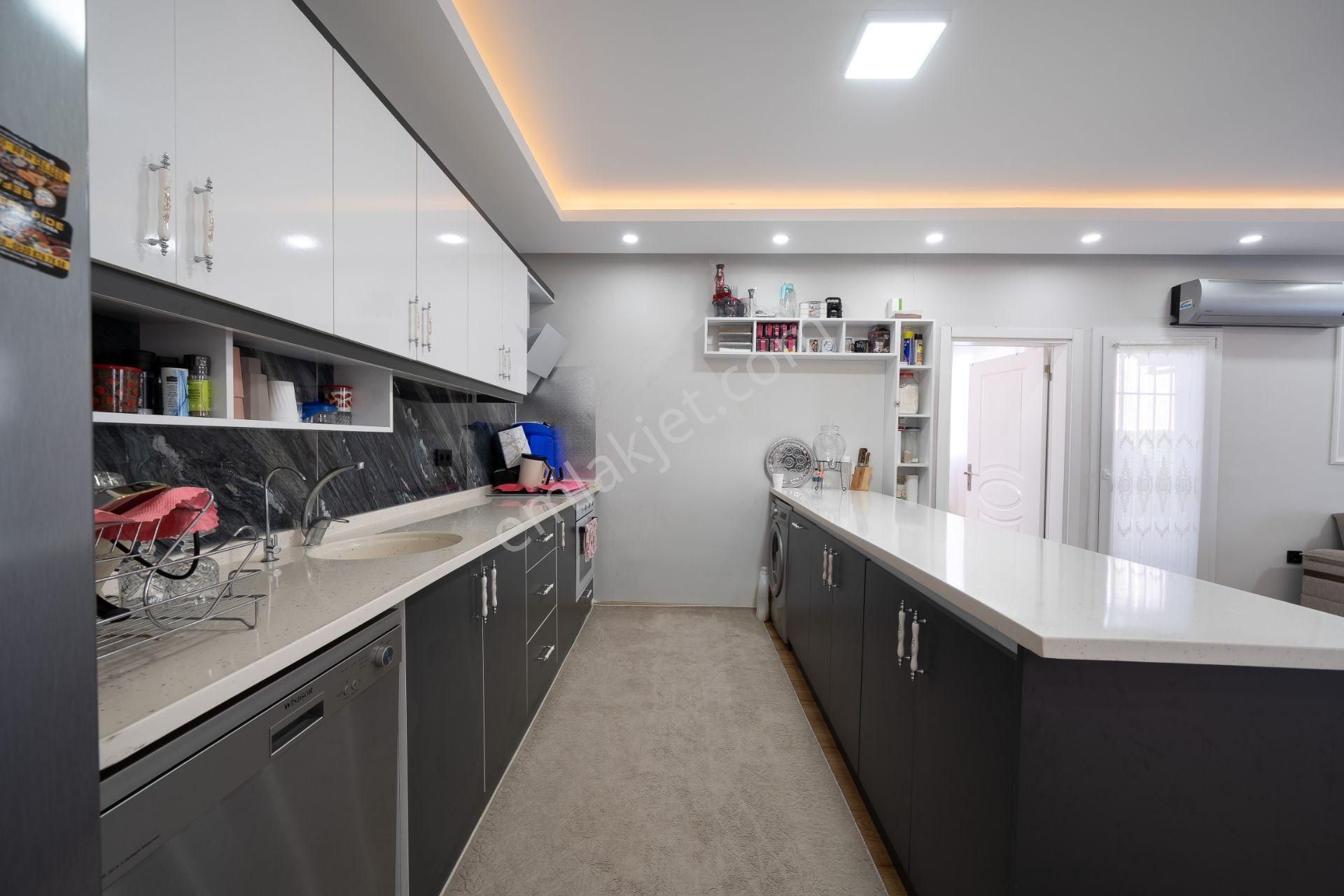 Emin'den Menderes Akçaköy'de Yüzme Havuzlu 300 M2 Kurulu Bina - Görsel 8