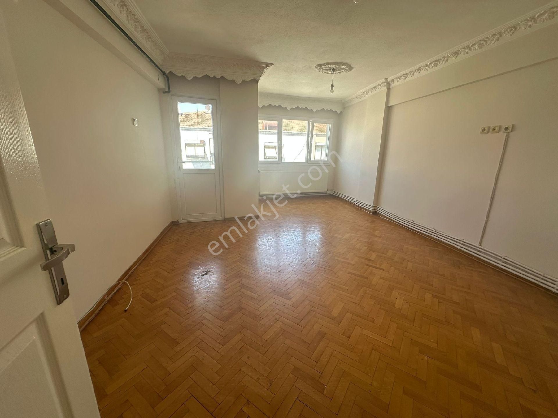 Demokrasi Üniversitesi Yakini 2+1 Daire