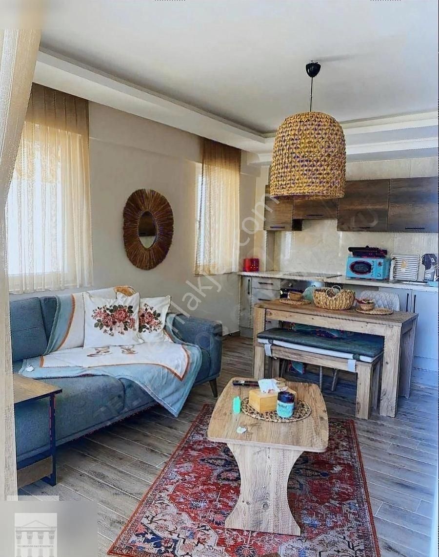 Keloğlun'da Havuzlu Sitede Satılık 2 + 1 Eşyaları Ara Kat Daire - Görsel 8