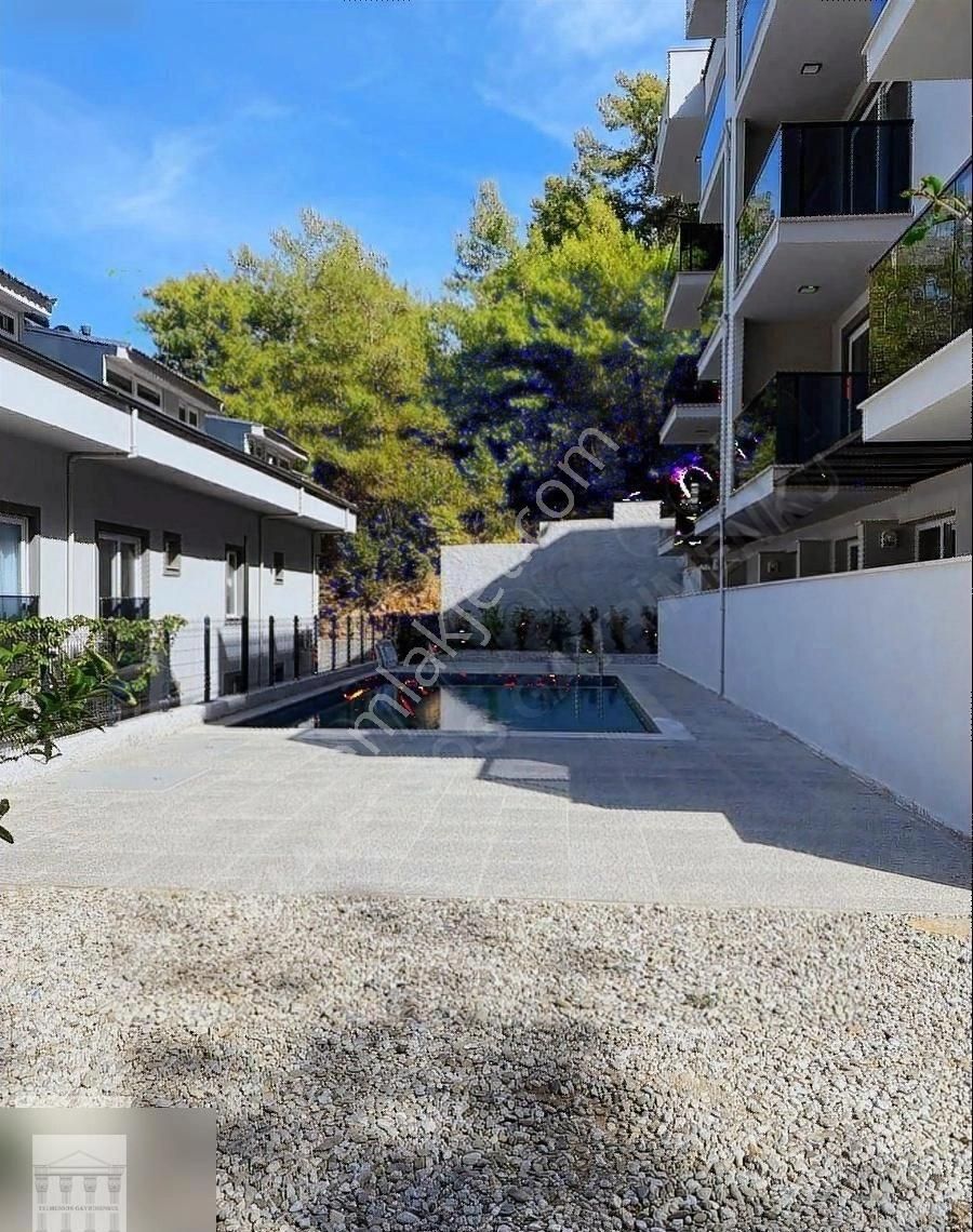 Keloğlun'da Havuzlu Sitede Satılık 2 + 1 Eşyaları Ara Kat Daire - Görsel 13