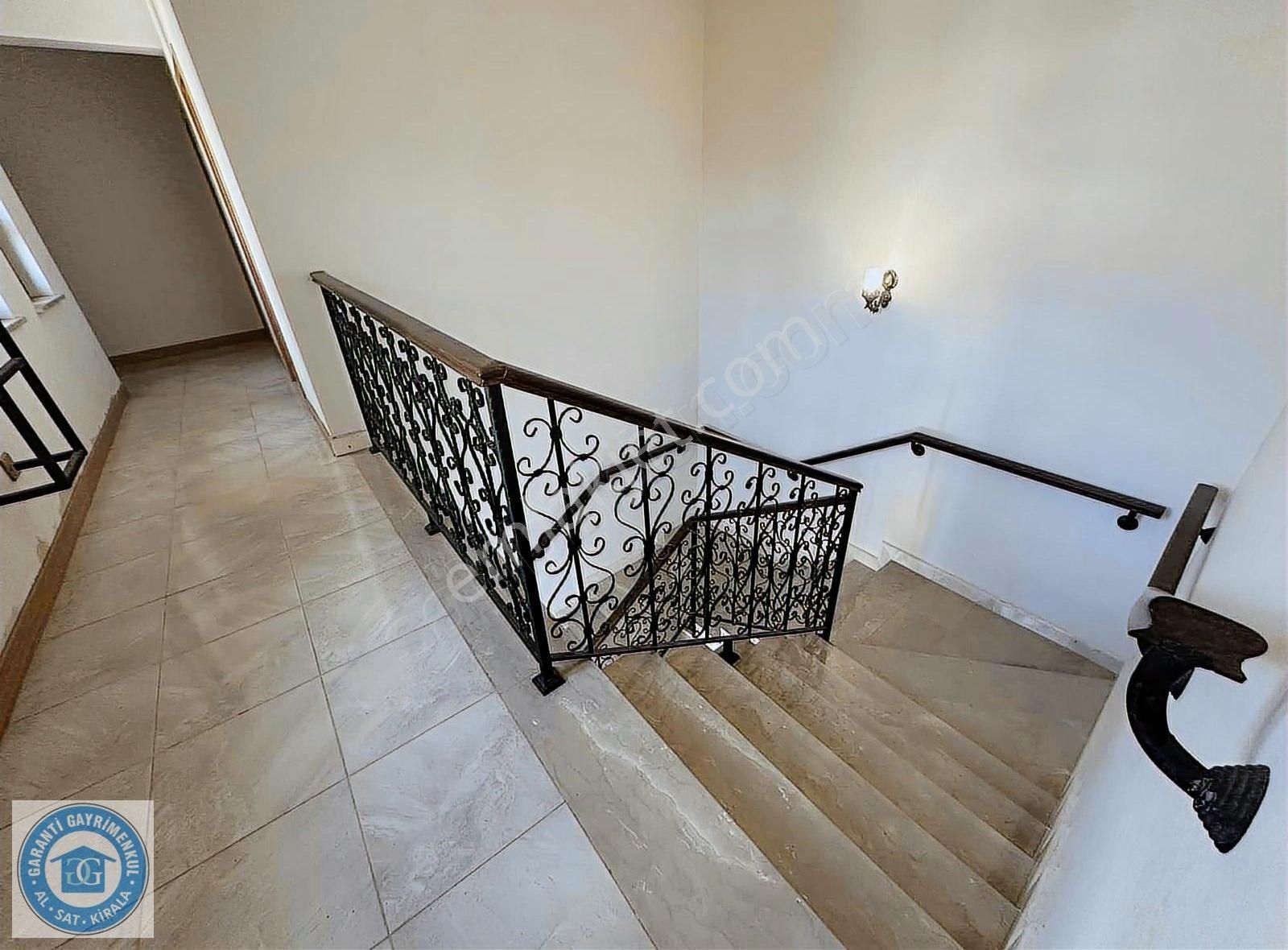 Sur Lalebey Mahallesinde Satılık 5+1 Konak - Görsel 14