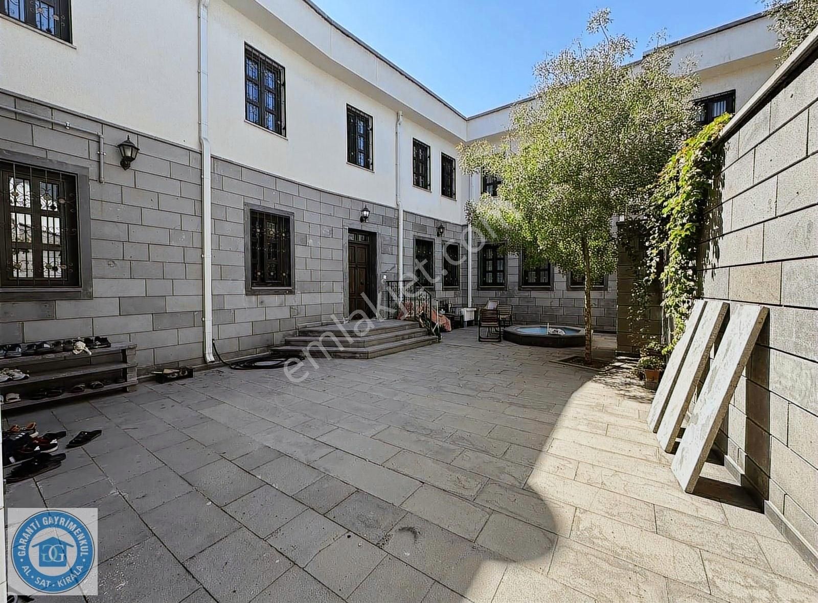 Sur Lalebey Mahallesinde Satılık 5+1 Konak - Görsel 2