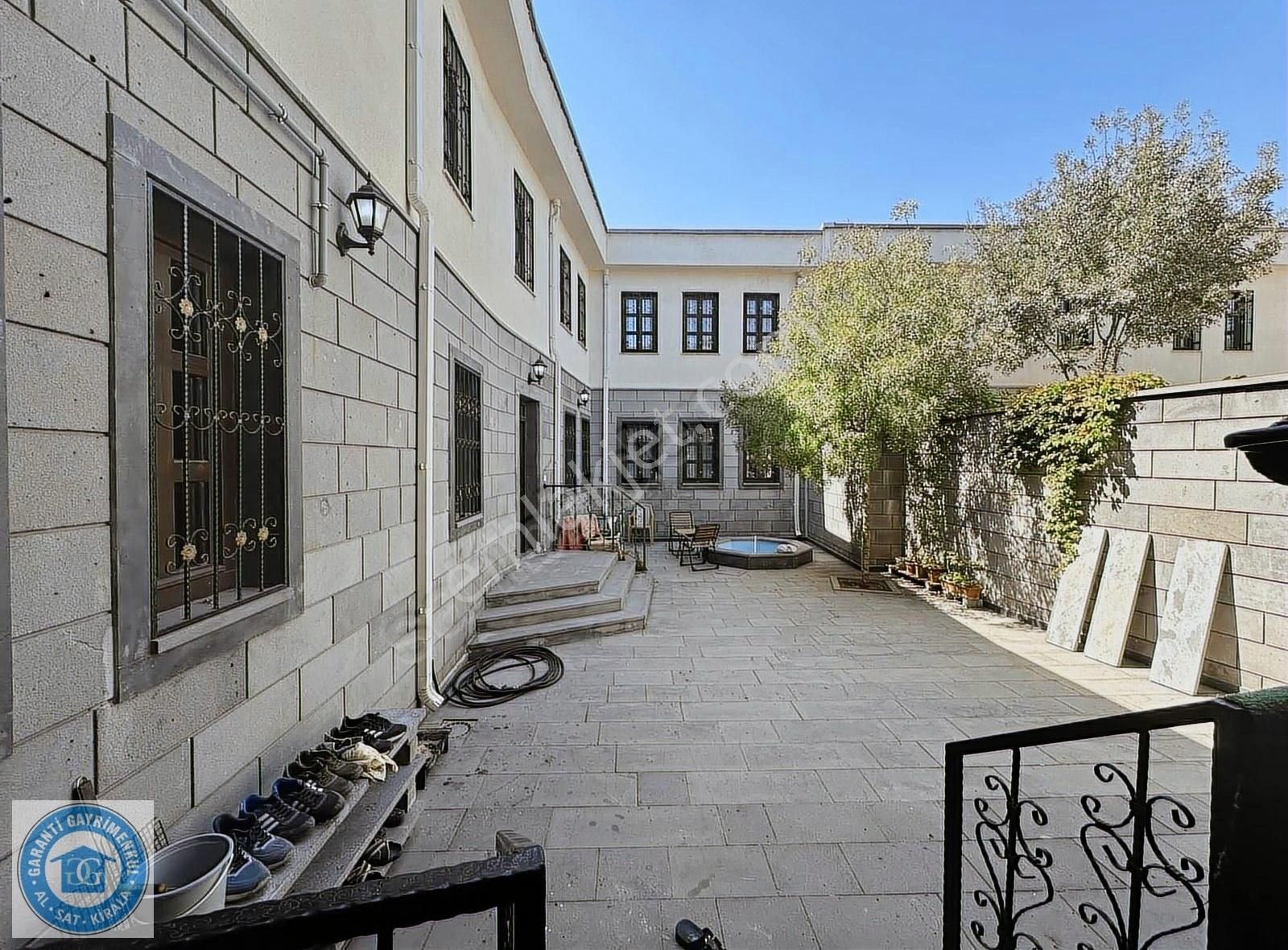 Sur Lalebey Mahallesinde Satılık 5+1 Konak - Görsel 24