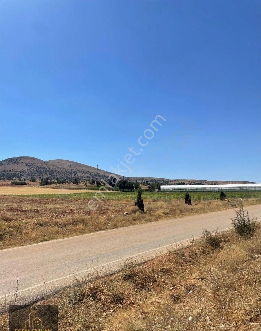 Antalya Elmalı Geçmen Mahallesinde Mahalle Asfaltına Sıfır 17.600m² Kırmızı Toprak Tarla Satılıktır - Görsel 2