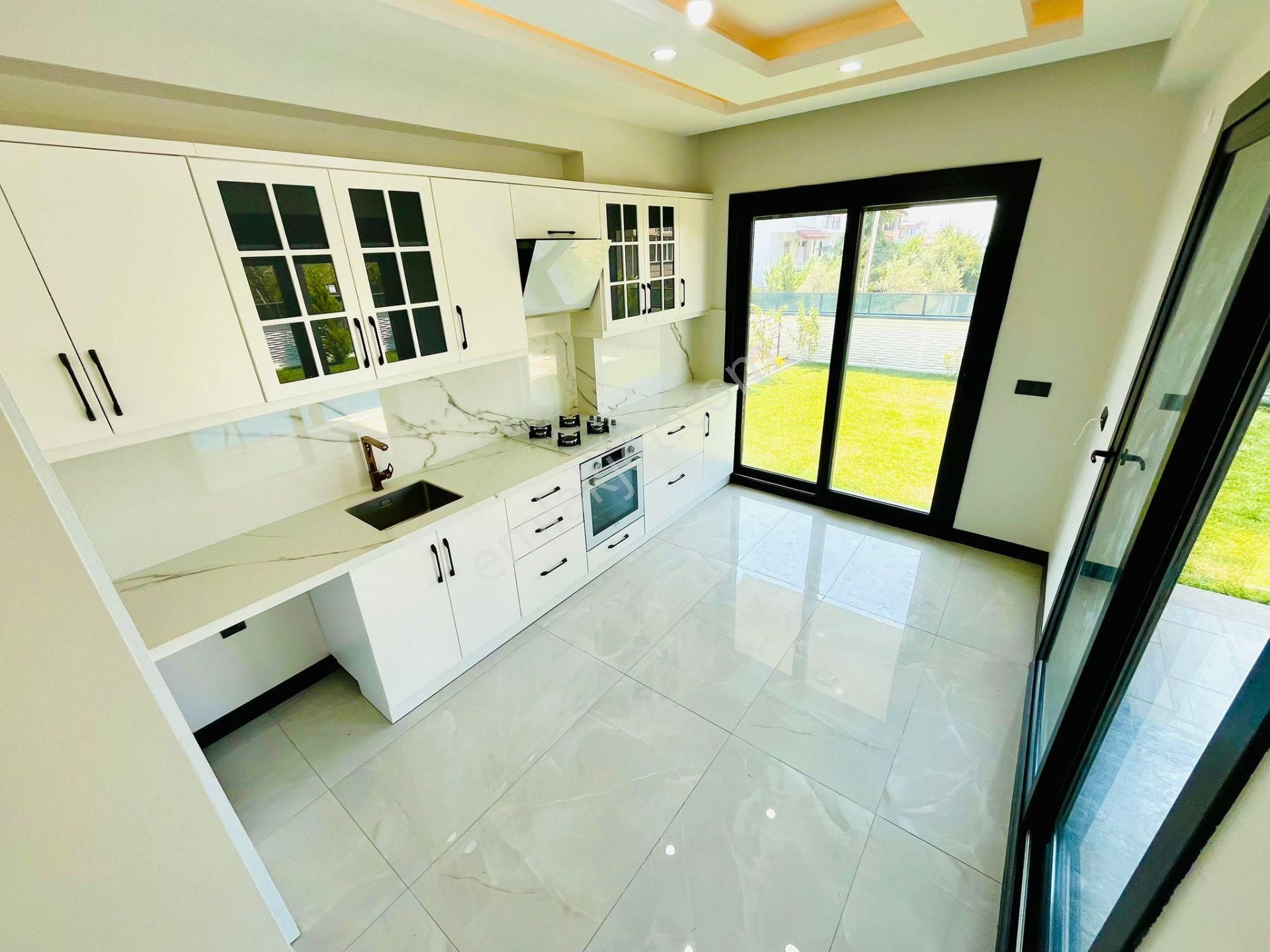 Yükselden Havuzlu Kapalı Otopark Ayrı Mutfak Kusursuz 5+1 Villa - Görsel 31