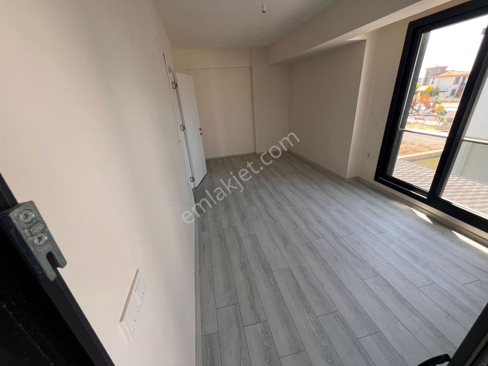 Seferihisar Cumhuriyette Geniş Bahçeli Sıfır 3+1 Villalar - Görsel 23