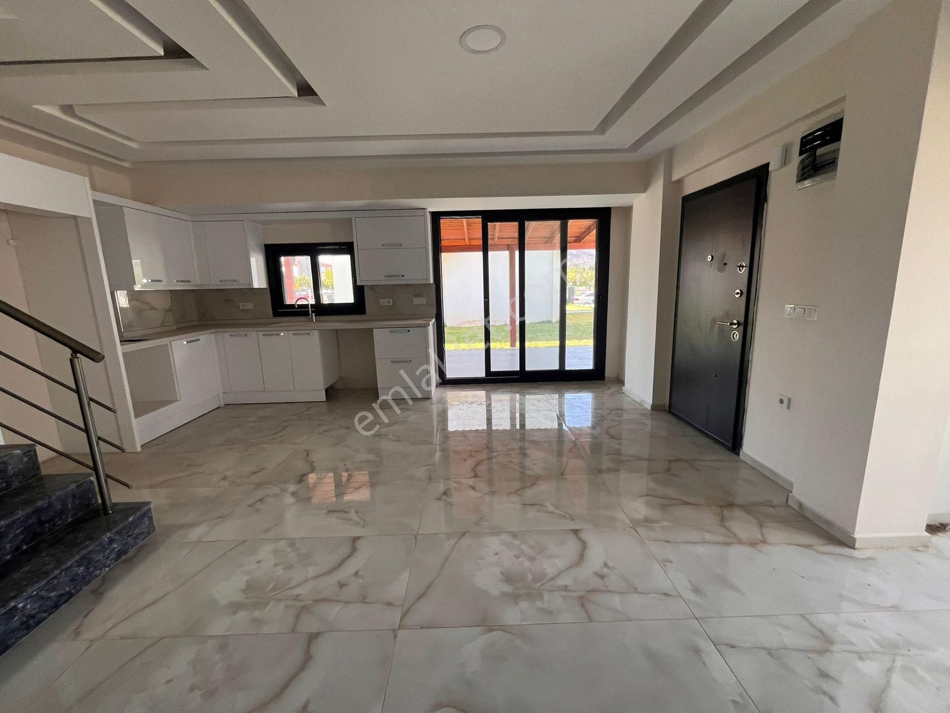 Seferihisar Cumhuriyette Geniş Bahçeli Sıfır 3+1 Villalar - Görsel 11