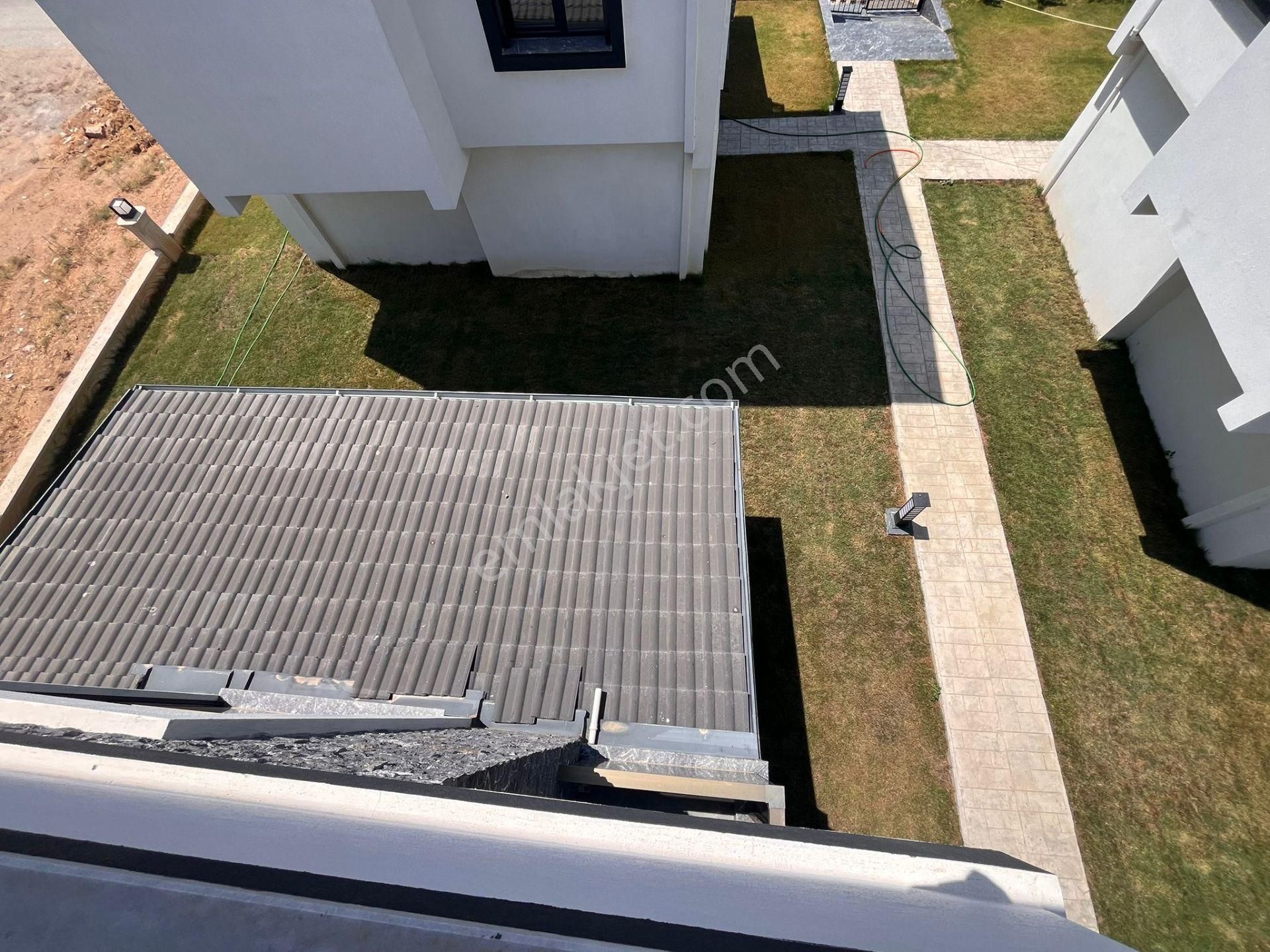 Seferihisar Cumhuriyette Geniş Bahçeli Sıfır 3+1 Villalar - Görsel 31