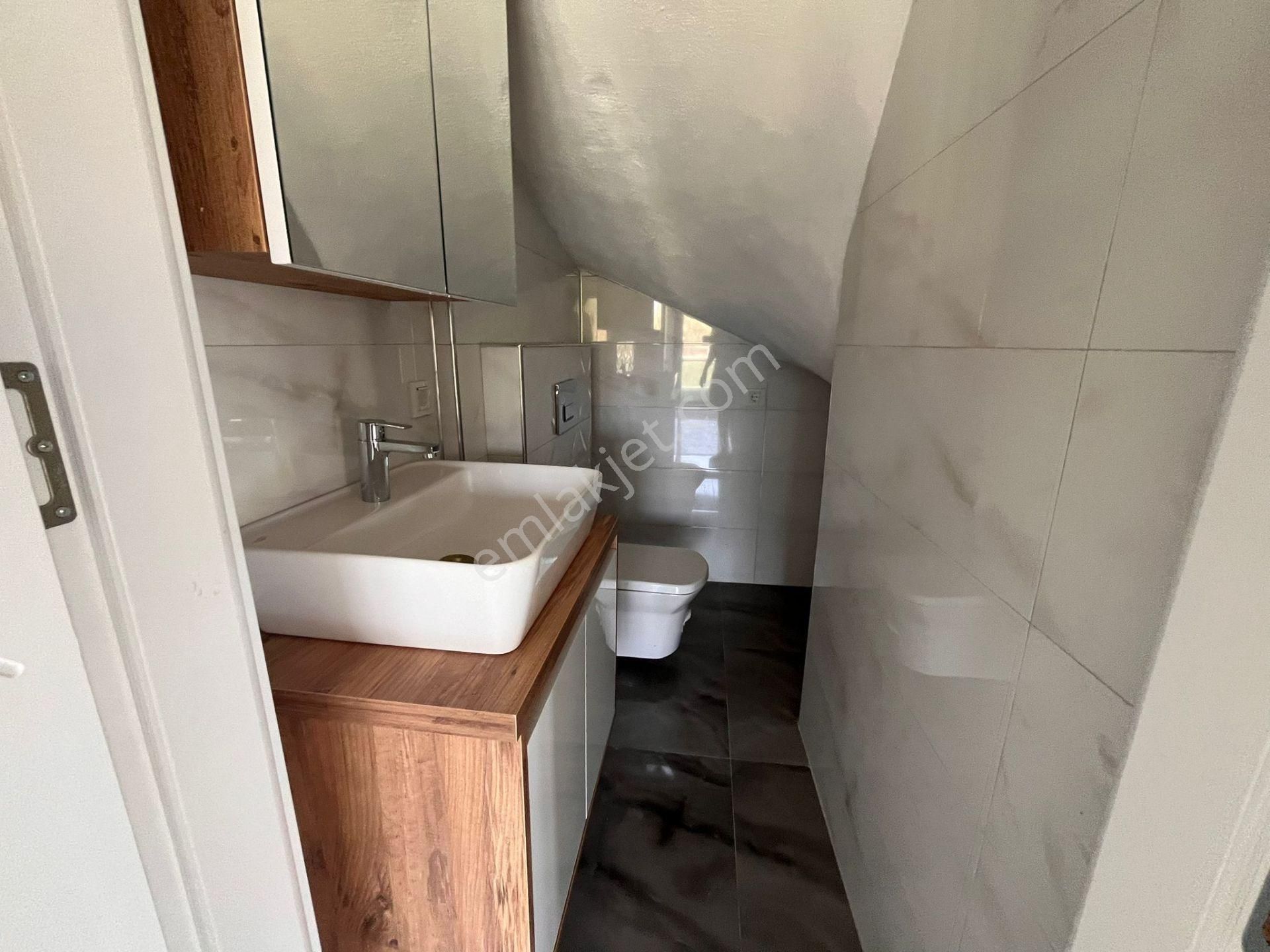 Seferihisar Cumhuriyette Geniş Bahçeli Sıfır 3+1 Villalar - Görsel 13