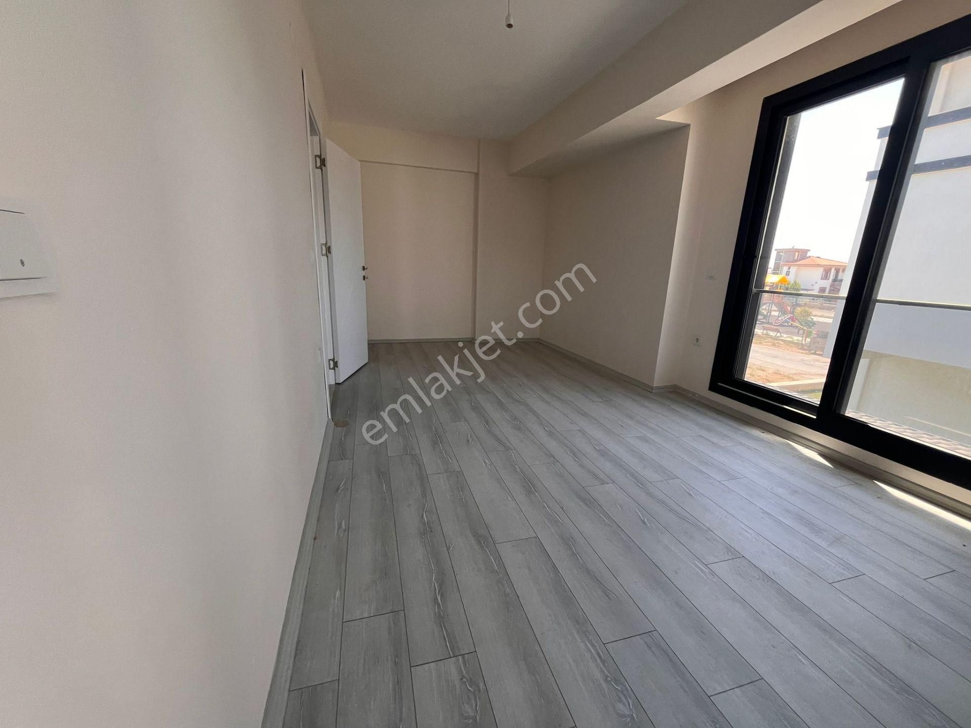 Seferihisar Cumhuriyette Geniş Bahçeli Sıfır 3+1 Villalar - Görsel 22