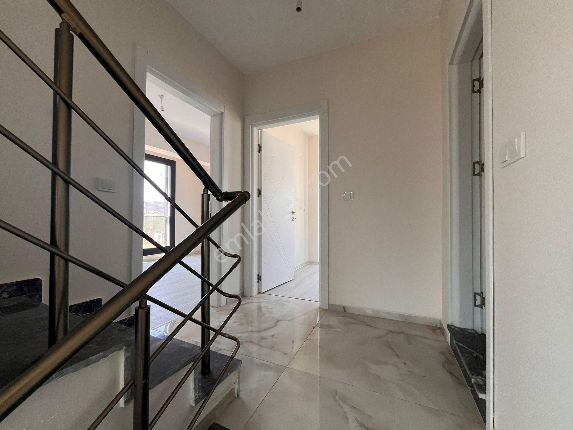 Seferihisar Cumhuriyette Geniş Bahçeli Sıfır 3+1 Villalar - Görsel 15