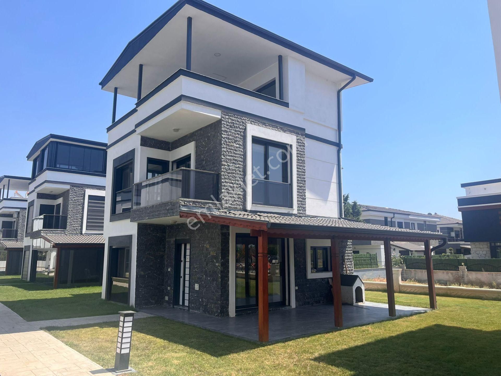 Seferihisar Cumhuriyette Geniş Bahçeli Sıfır 3+1 Villalar - Görsel 2