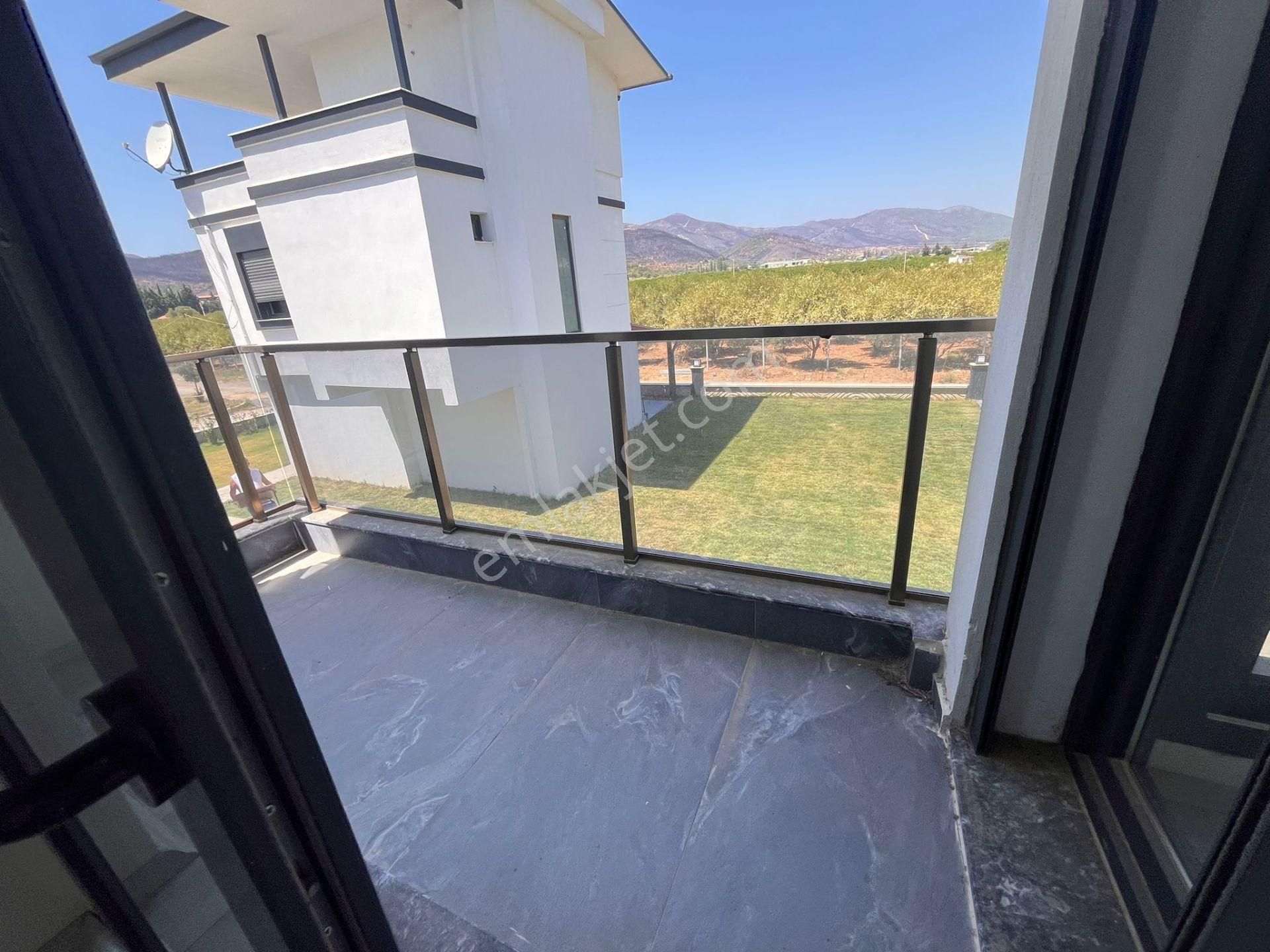 Seferihisar Cumhuriyette Geniş Bahçeli Sıfır 3+1 Villalar - Görsel 21