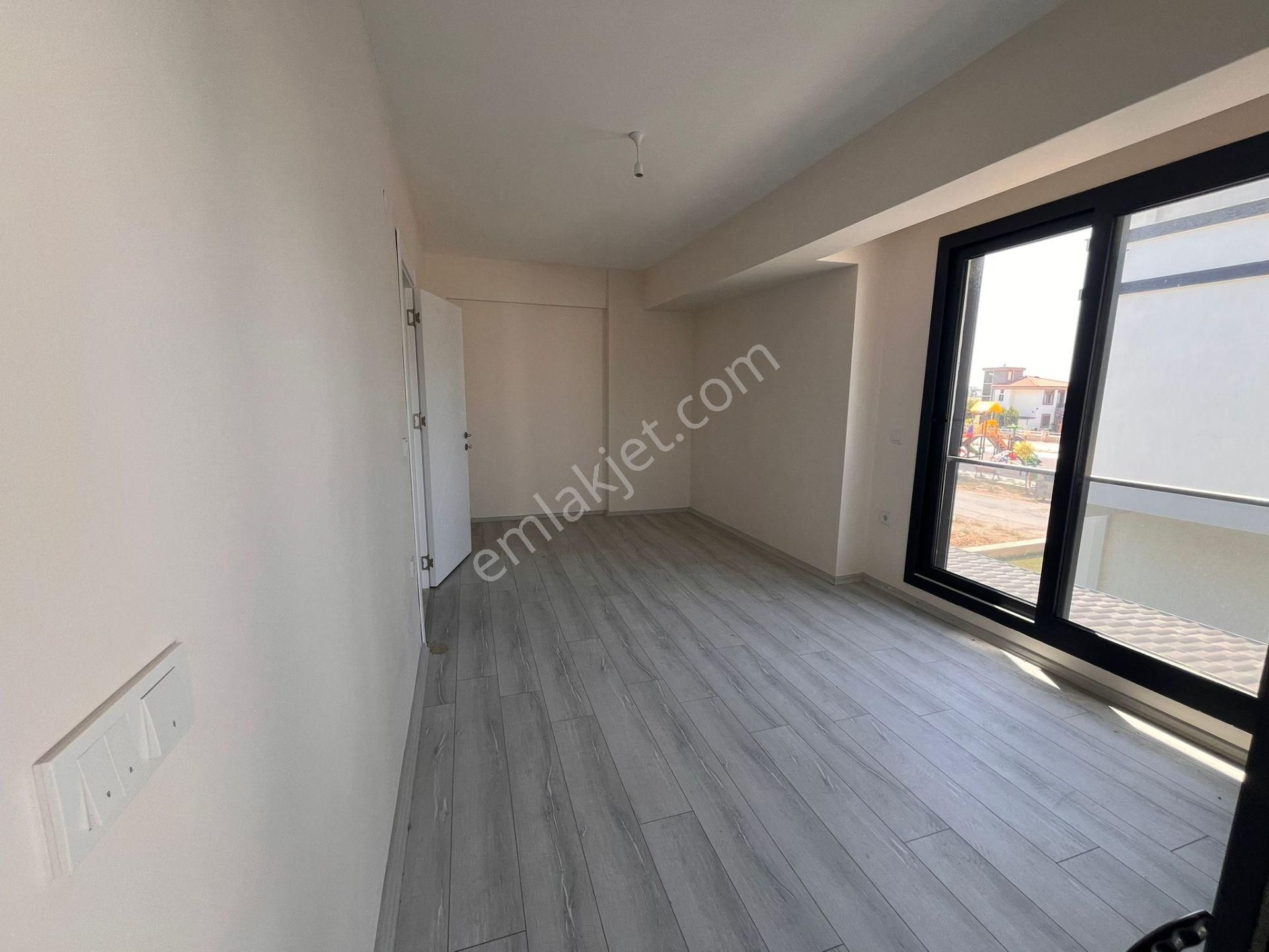 Seferihisar Cumhuriyette Geniş Bahçeli Sıfır 3+1 Villalar - Görsel 18