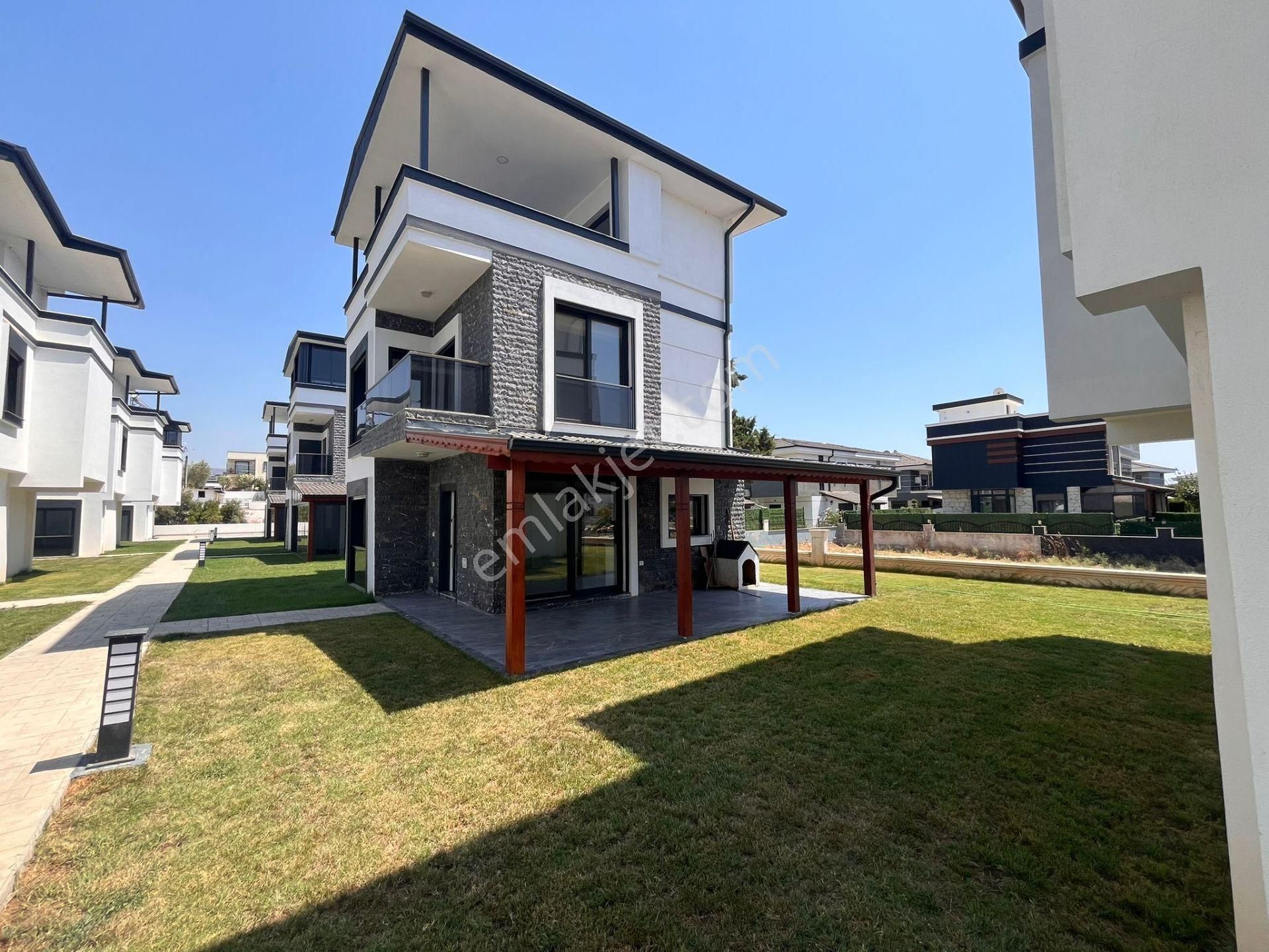 Seferihisar Cumhuriyette Geniş Bahçeli Sıfır 3+1 Villalar - Görsel 4