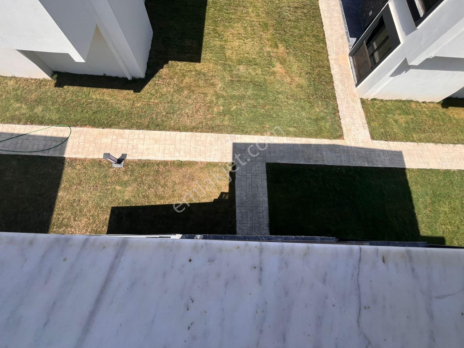 Seferihisar Cumhuriyette Geniş Bahçeli Sıfır 3+1 Villalar - Görsel 32