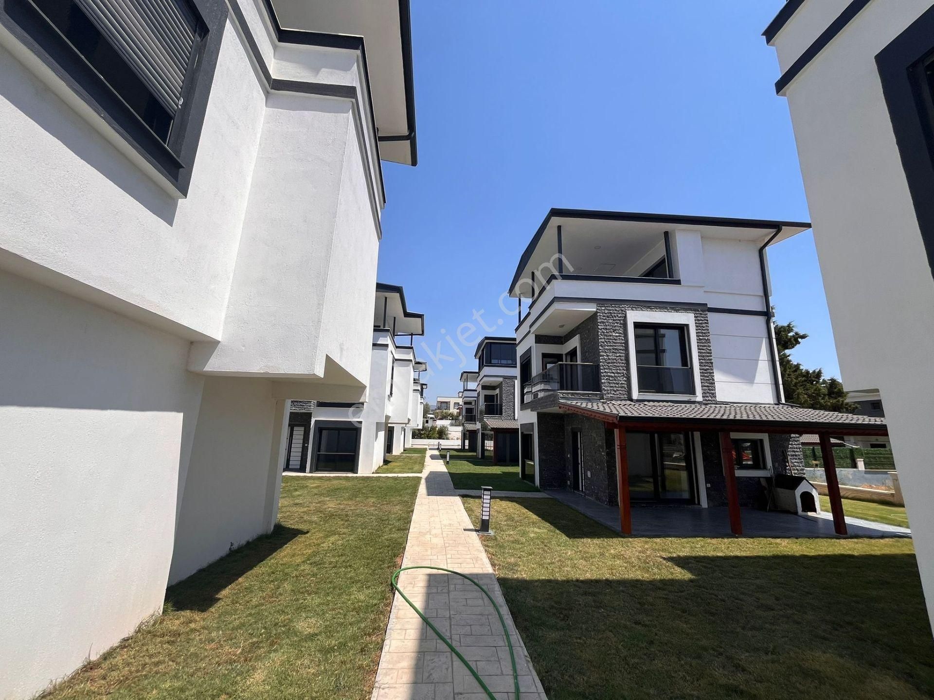 Seferihisar Cumhuriyette Geniş Bahçeli Sıfır 3+1 Villalar - Görsel 3